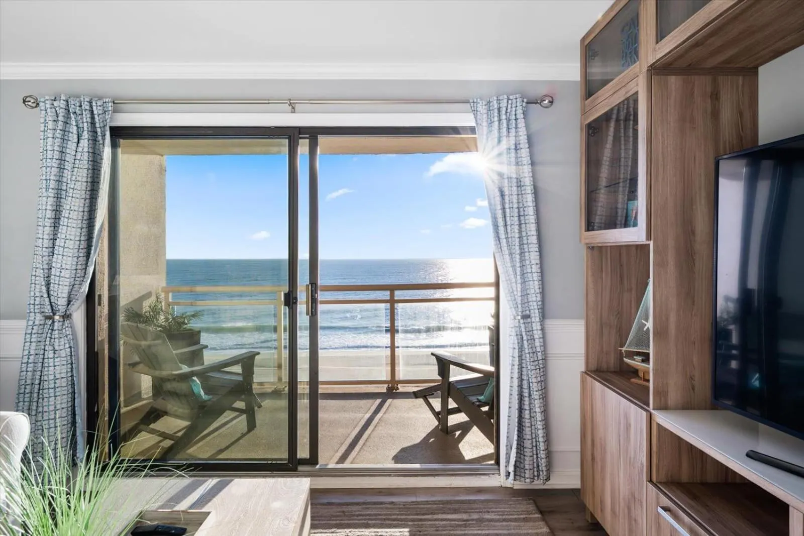 Oceanfront 2 Bedroom Modern Beach Condo w Pool