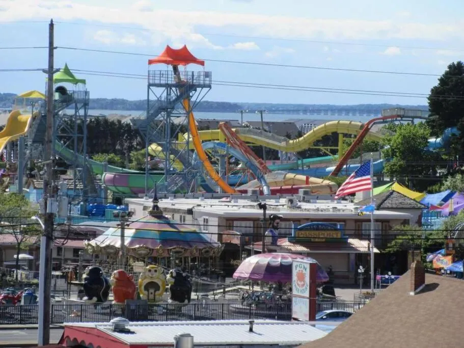 Oceanfront 2 Bedroom Modern Beach Condo w Pool