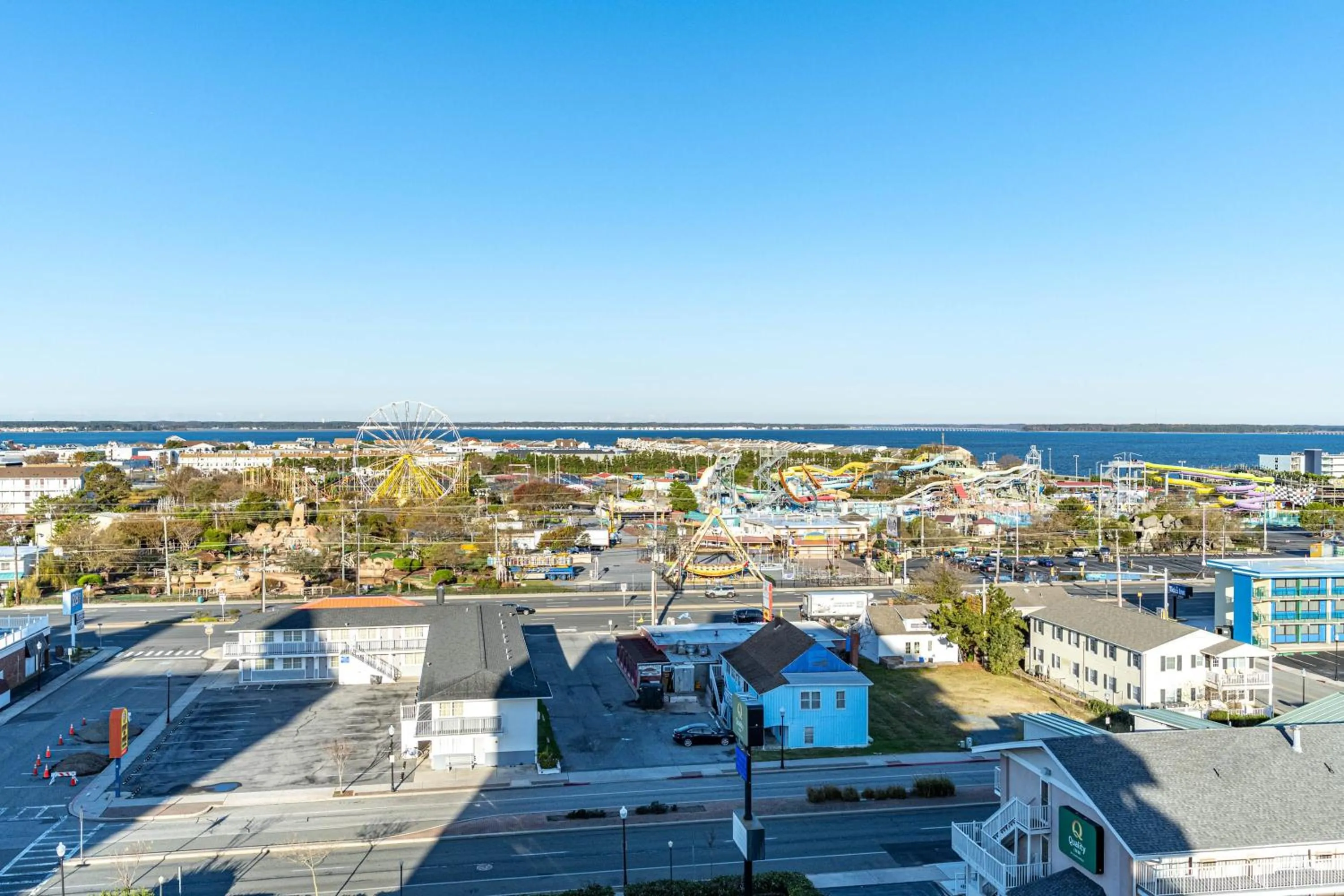 Oceanfront 2 Bedroom Modern Beach Condo w Pool