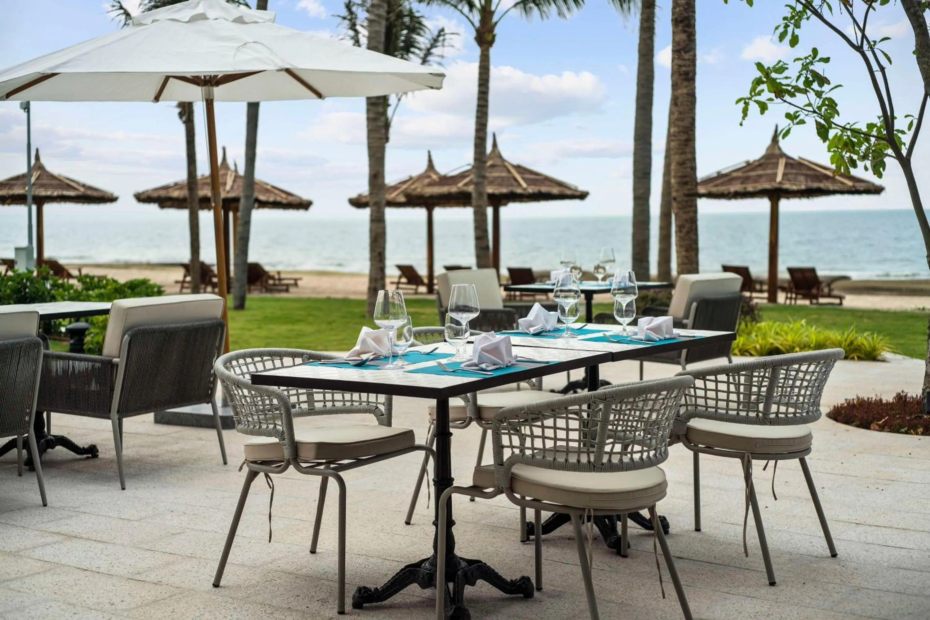 Restaurant/places to eat in Dhawa Ho Tram