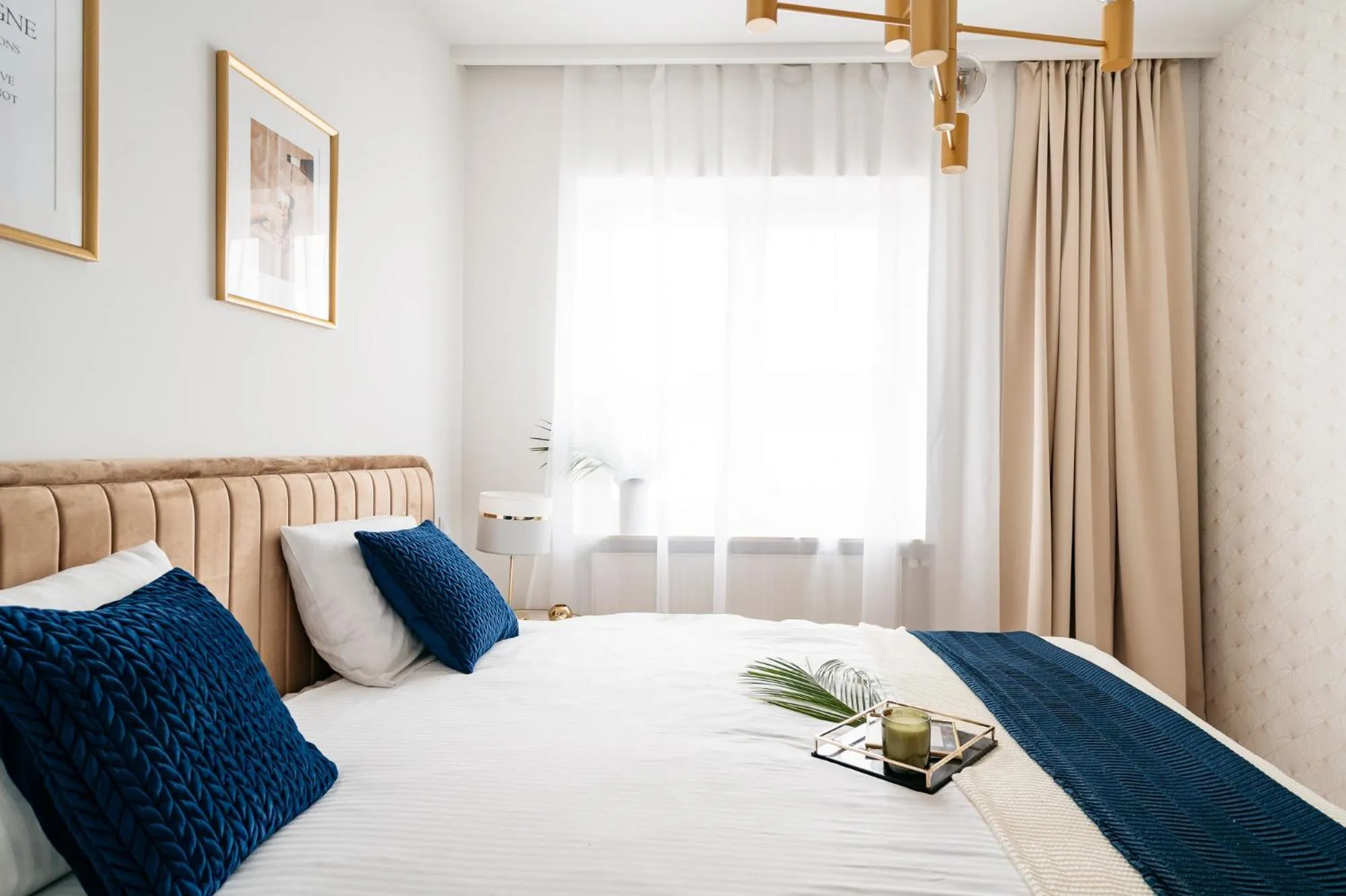 Bed in Crystal House II - LoftAffair Collection