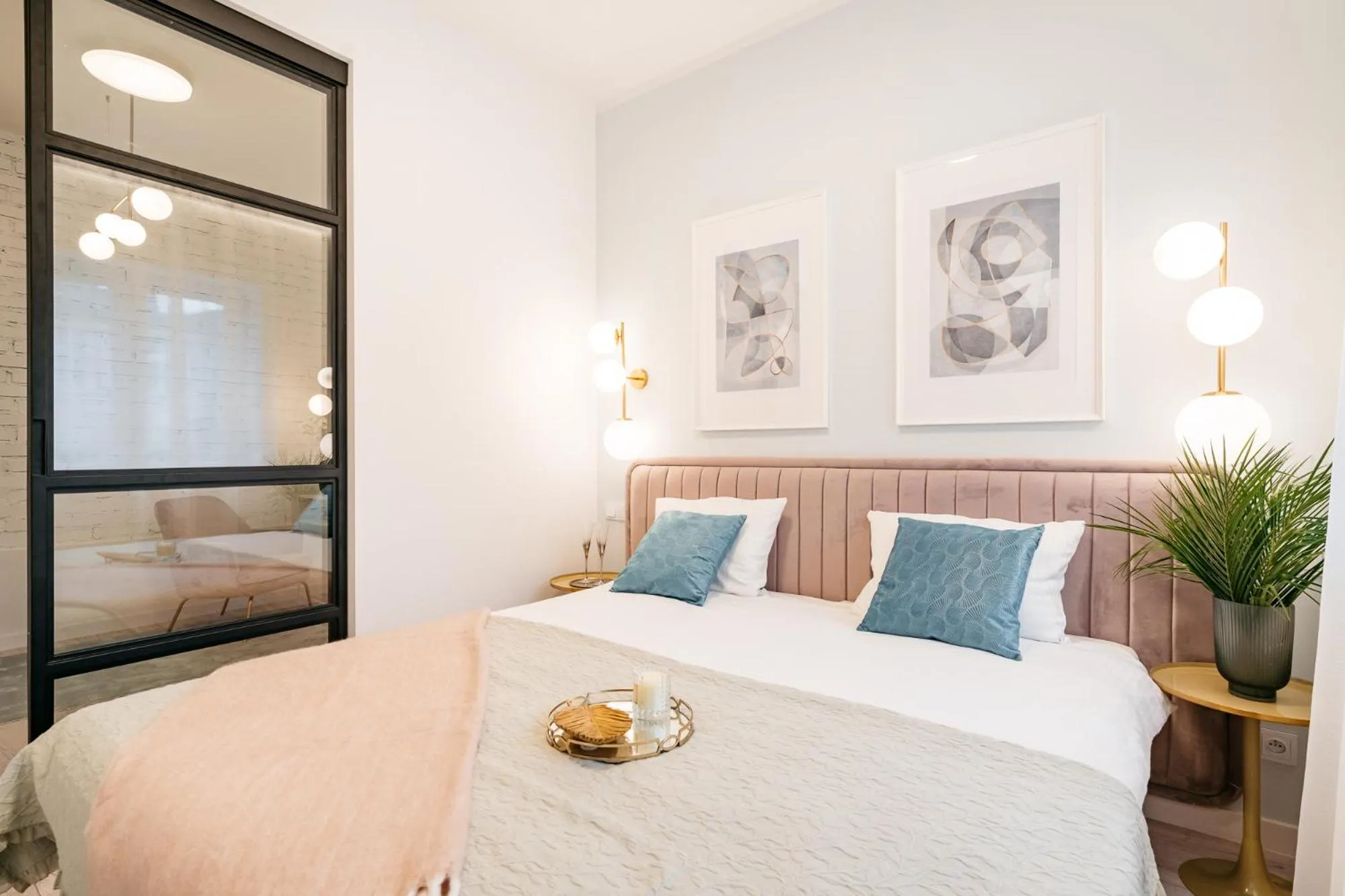 Bed in Crystal House II - LoftAffair Collection