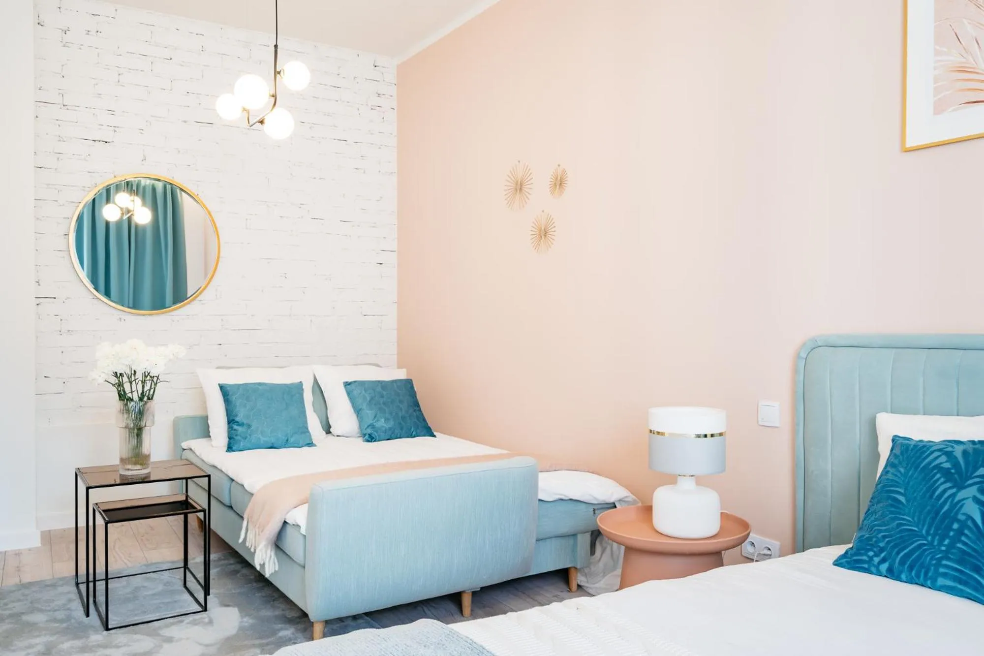 Bed in Crystal House II - LoftAffair Collection