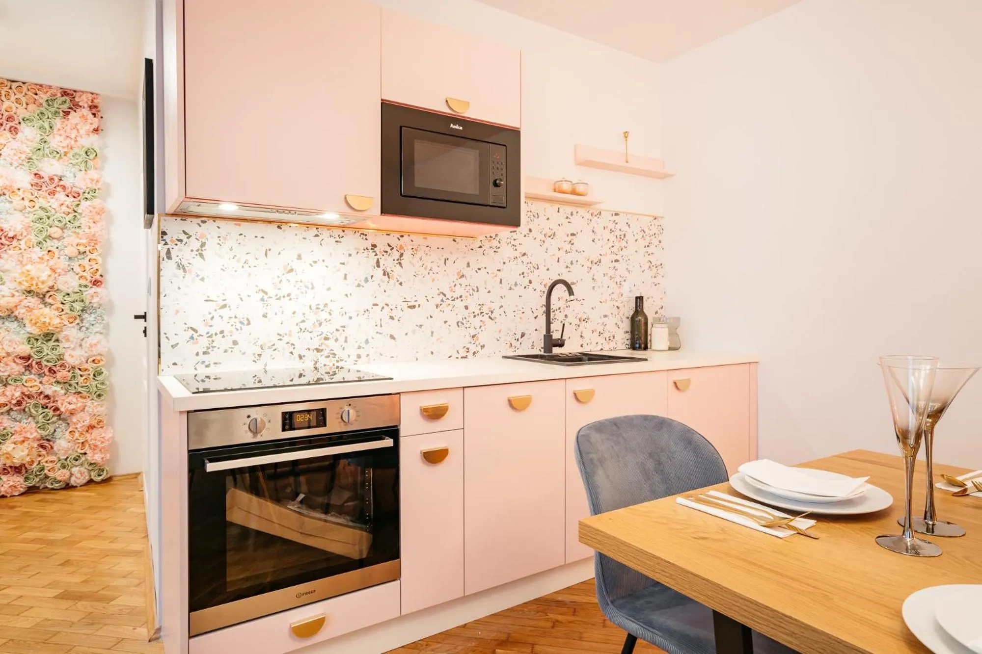 Kitchen or kitchenette in Crystal House II - LoftAffair Collection