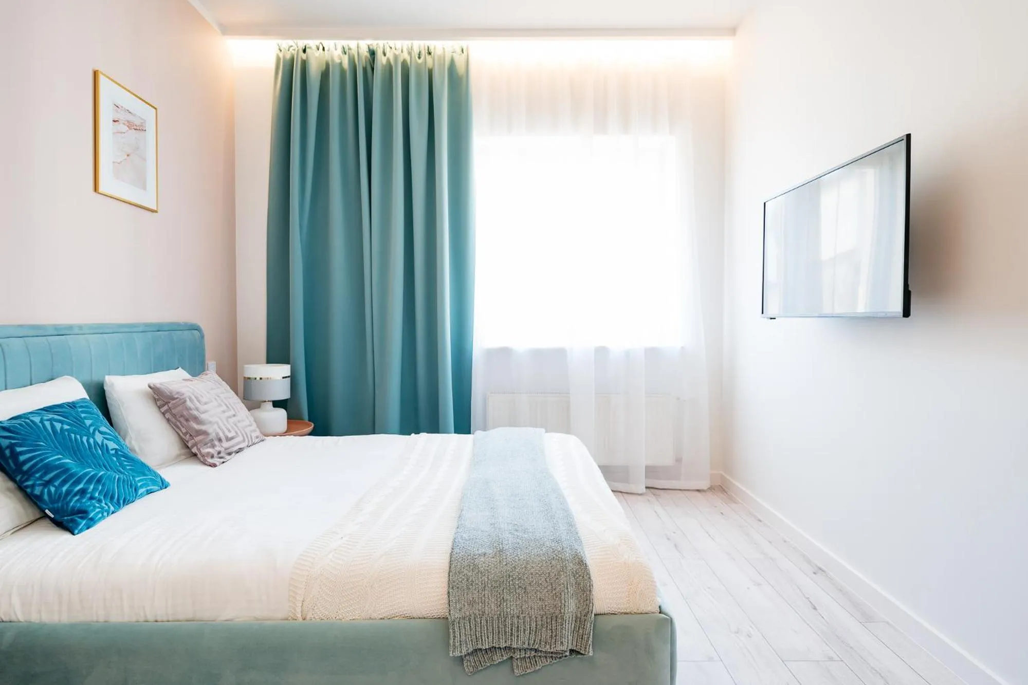 Bed in Crystal House II - LoftAffair Collection