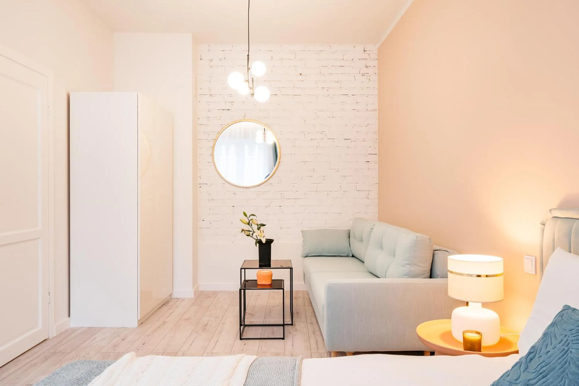 Bed in Crystal House II - LoftAffair Collection