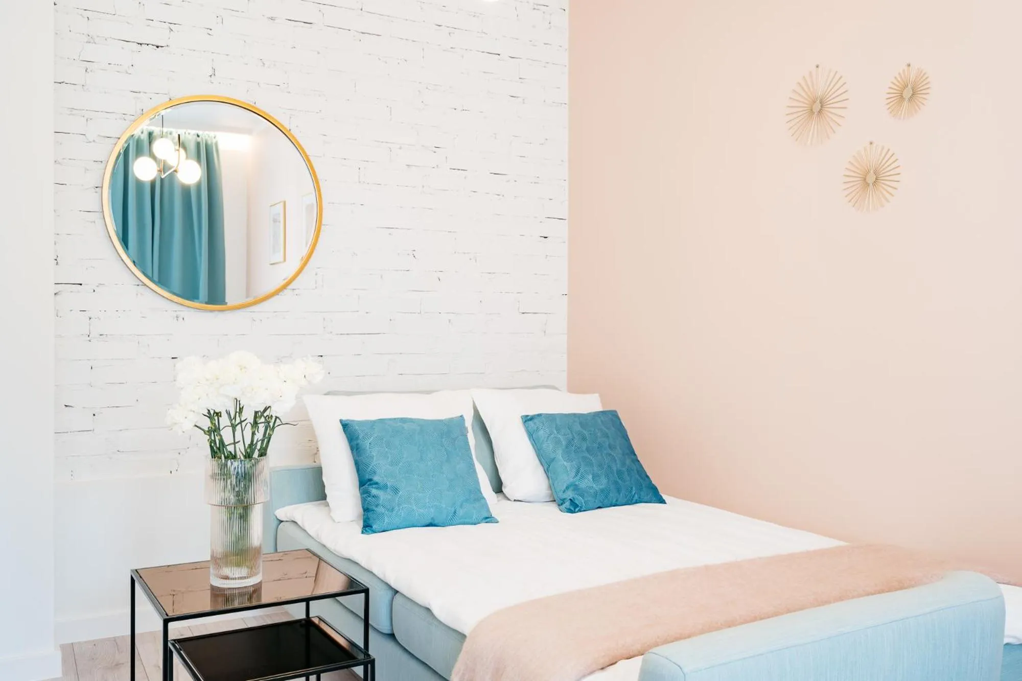 Bed in Crystal House II - LoftAffair Collection