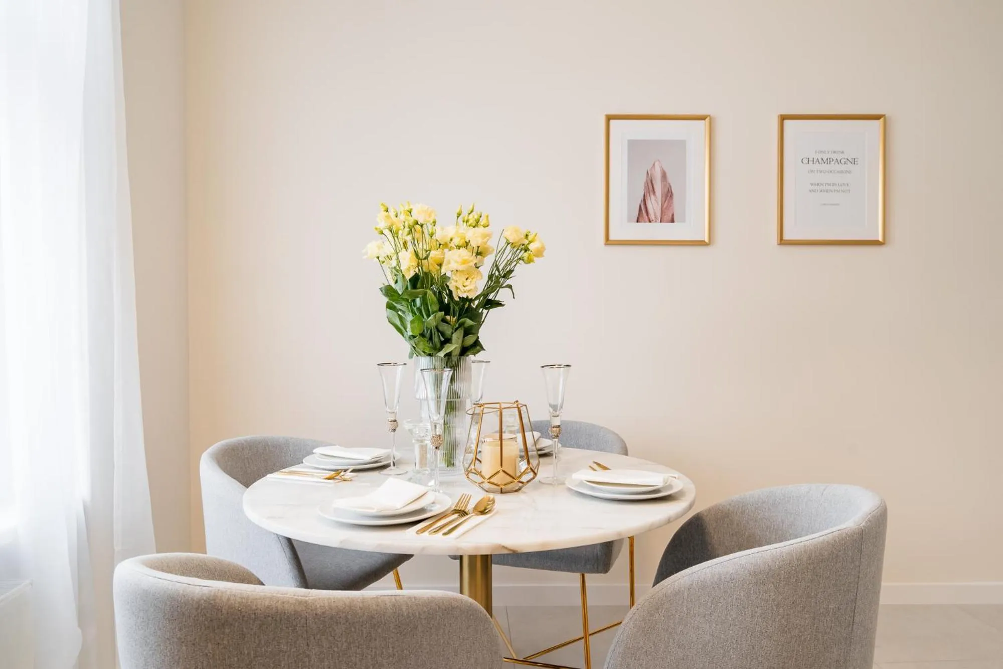 Seating area in Crystal House II - LoftAffair Collection