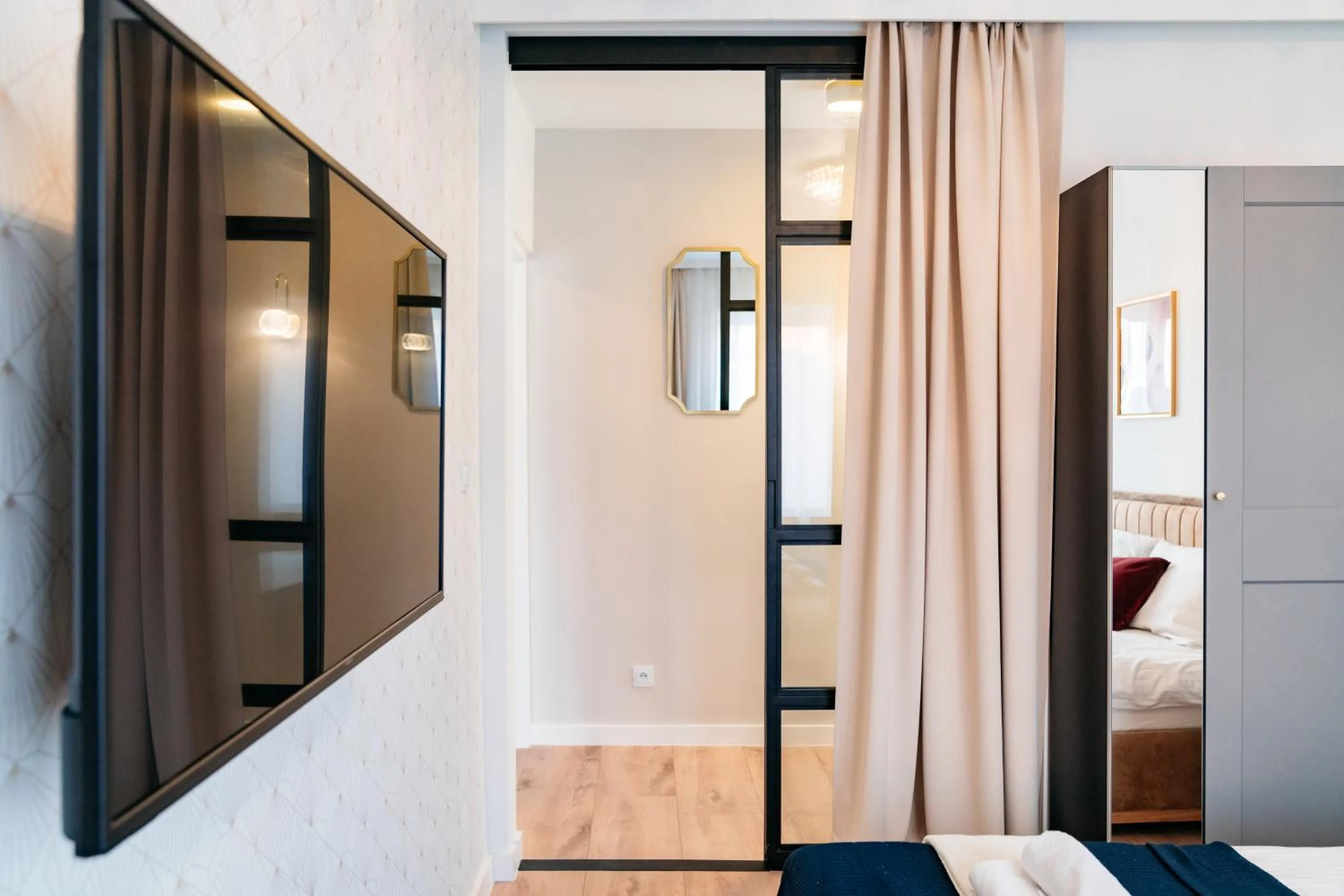 Bed in Crystal House II - LoftAffair Collection