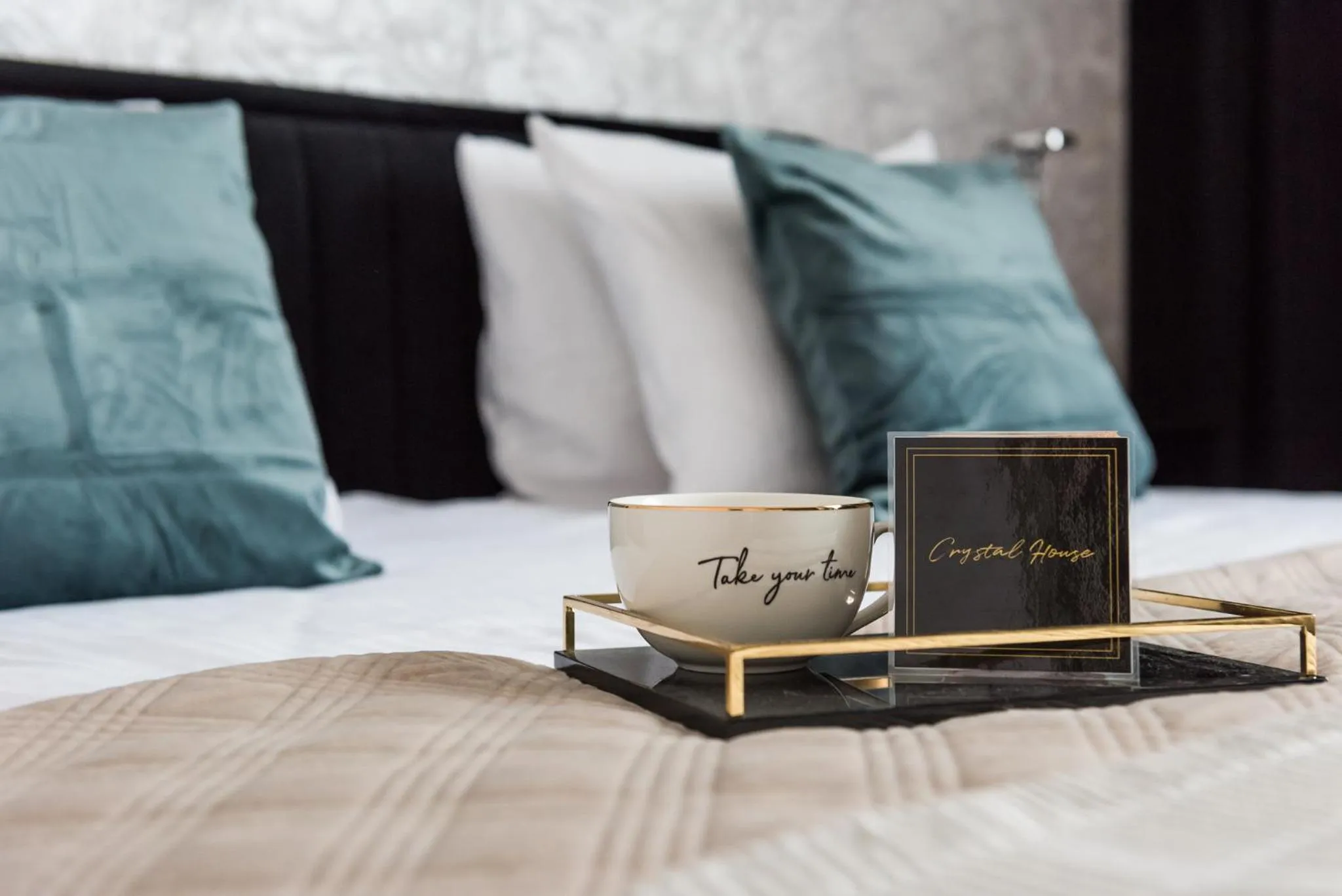 Bed in Crystal House II - LoftAffair Collection