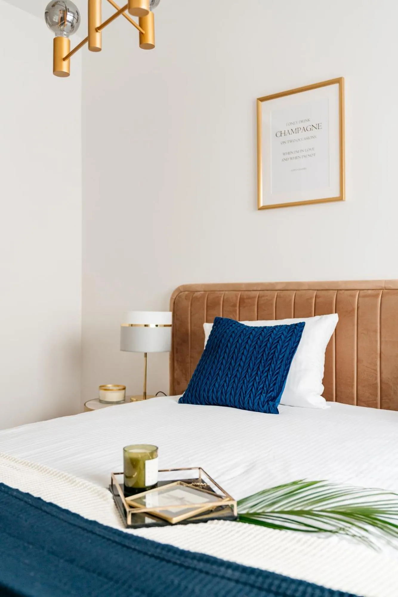 Bed in Crystal House II - LoftAffair Collection