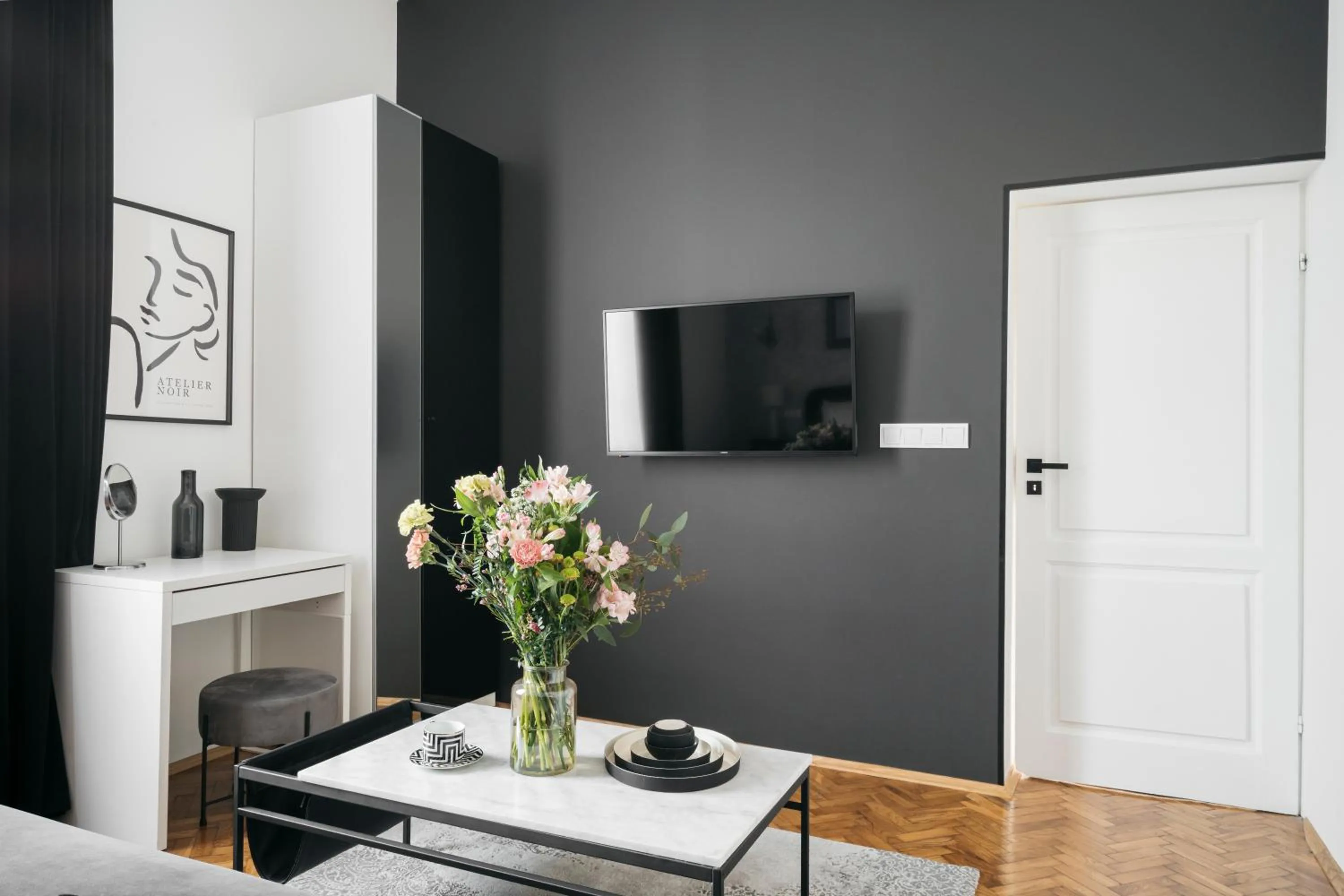 TV and multimedia in Crystal House II - LoftAffair Collection