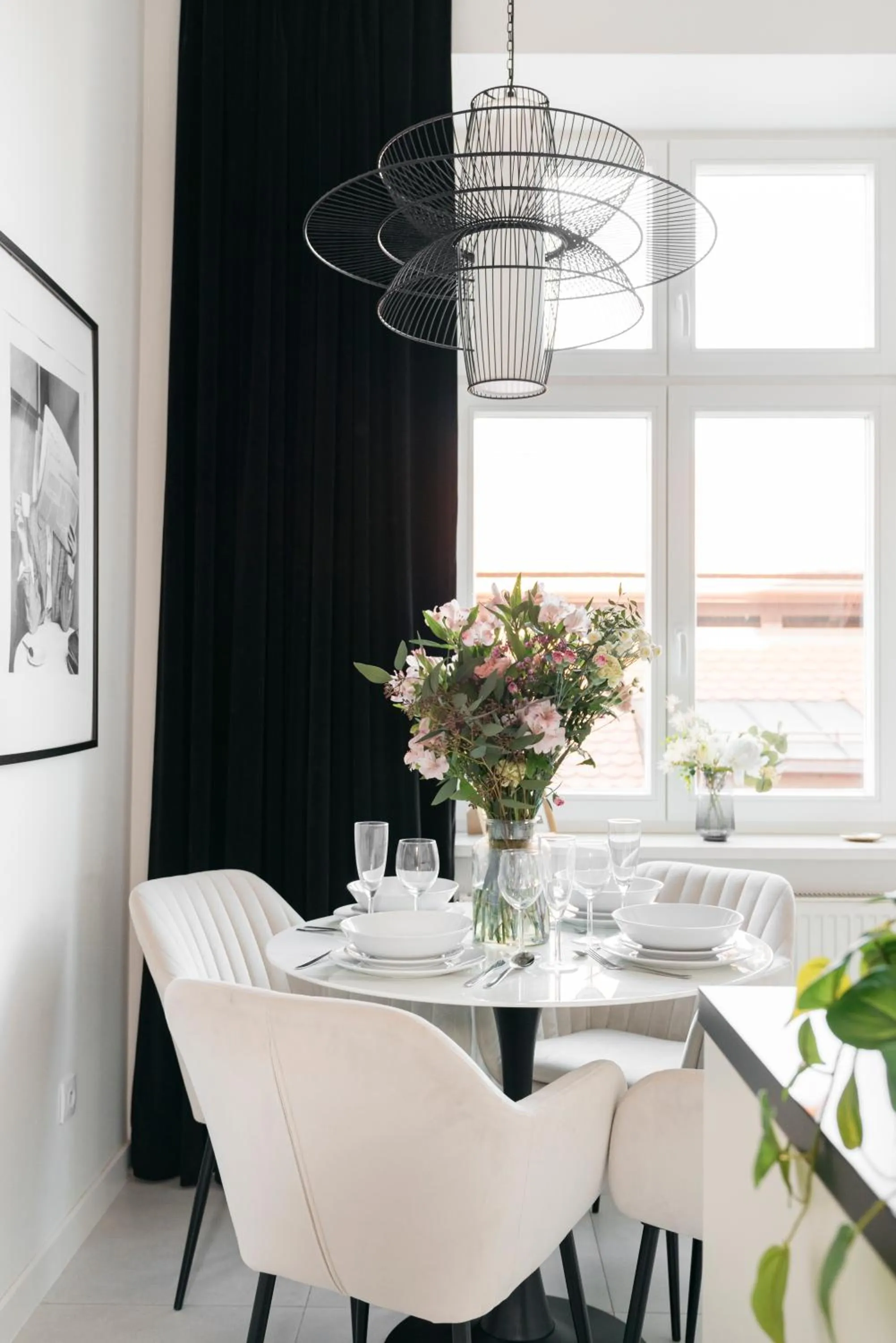 Dining area in Crystal House II - LoftAffair Collection