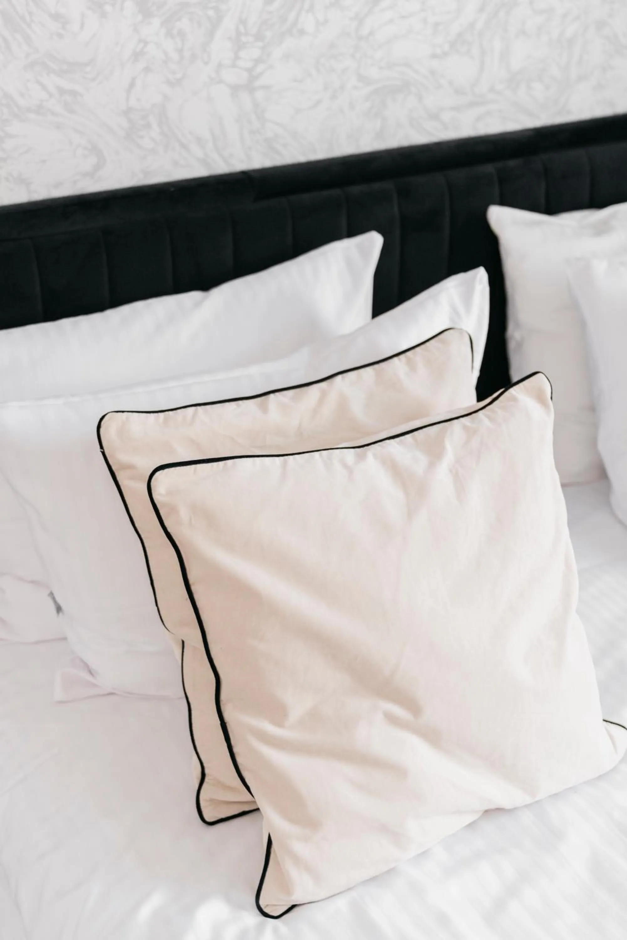 Bed in Crystal House II - LoftAffair Collection