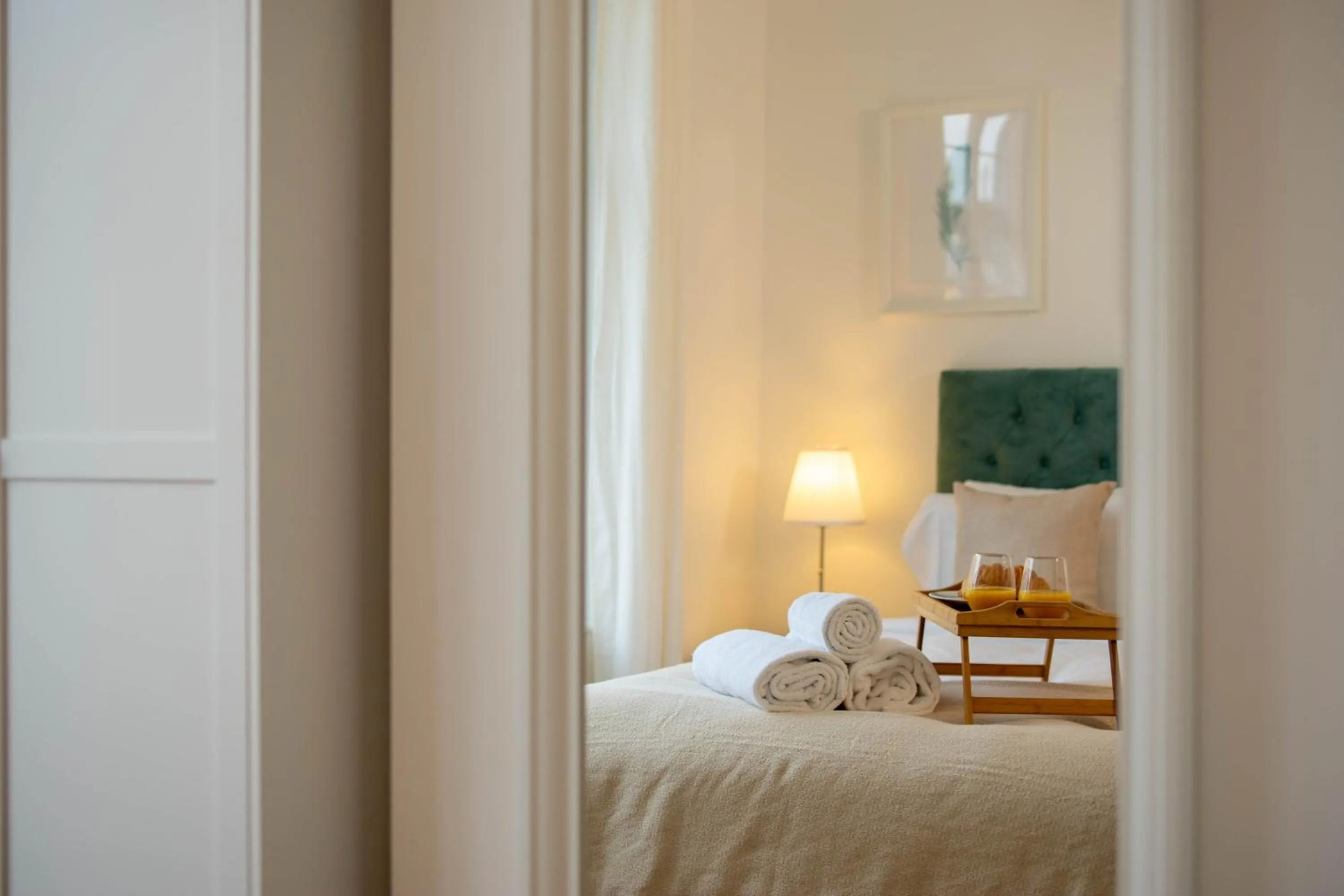 Bedroom, Bed in Vibrant City Centre - KING Bed, Entire Apartment