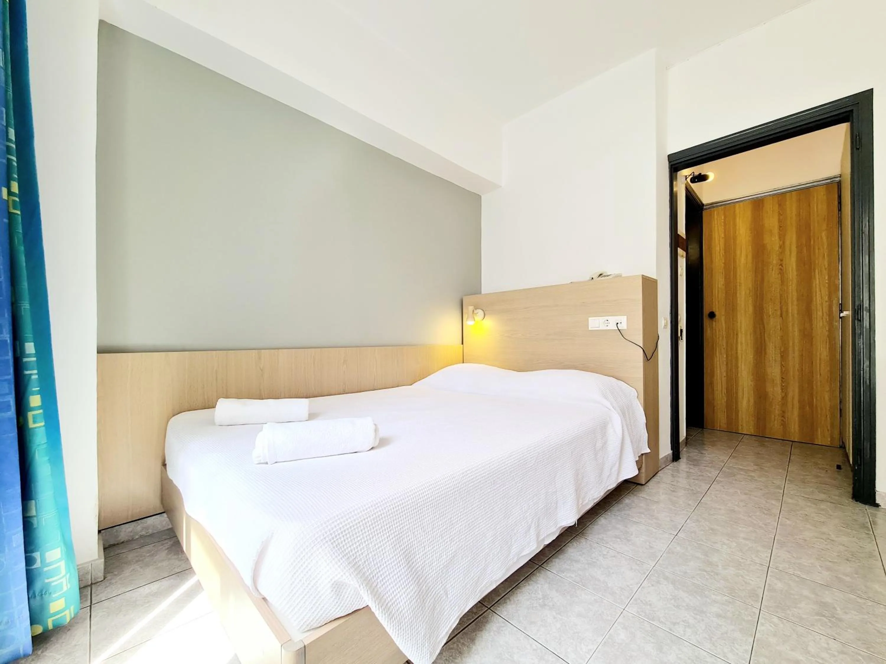 Bed in G92 City Hotel