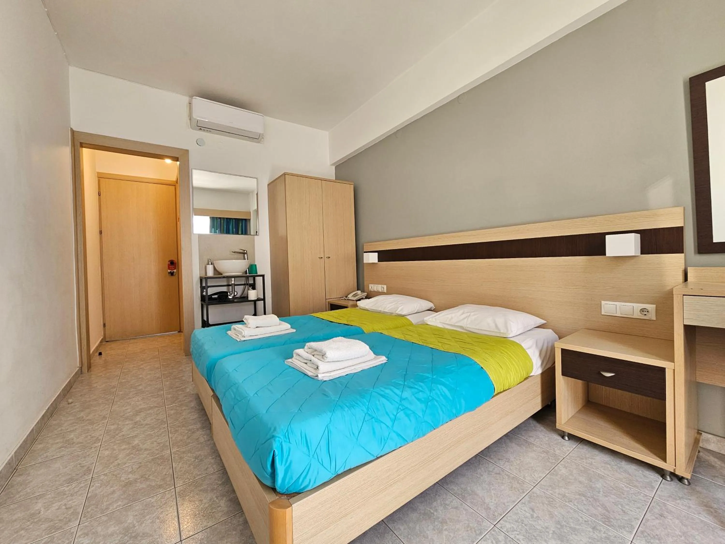 Bed in G92 City Hotel