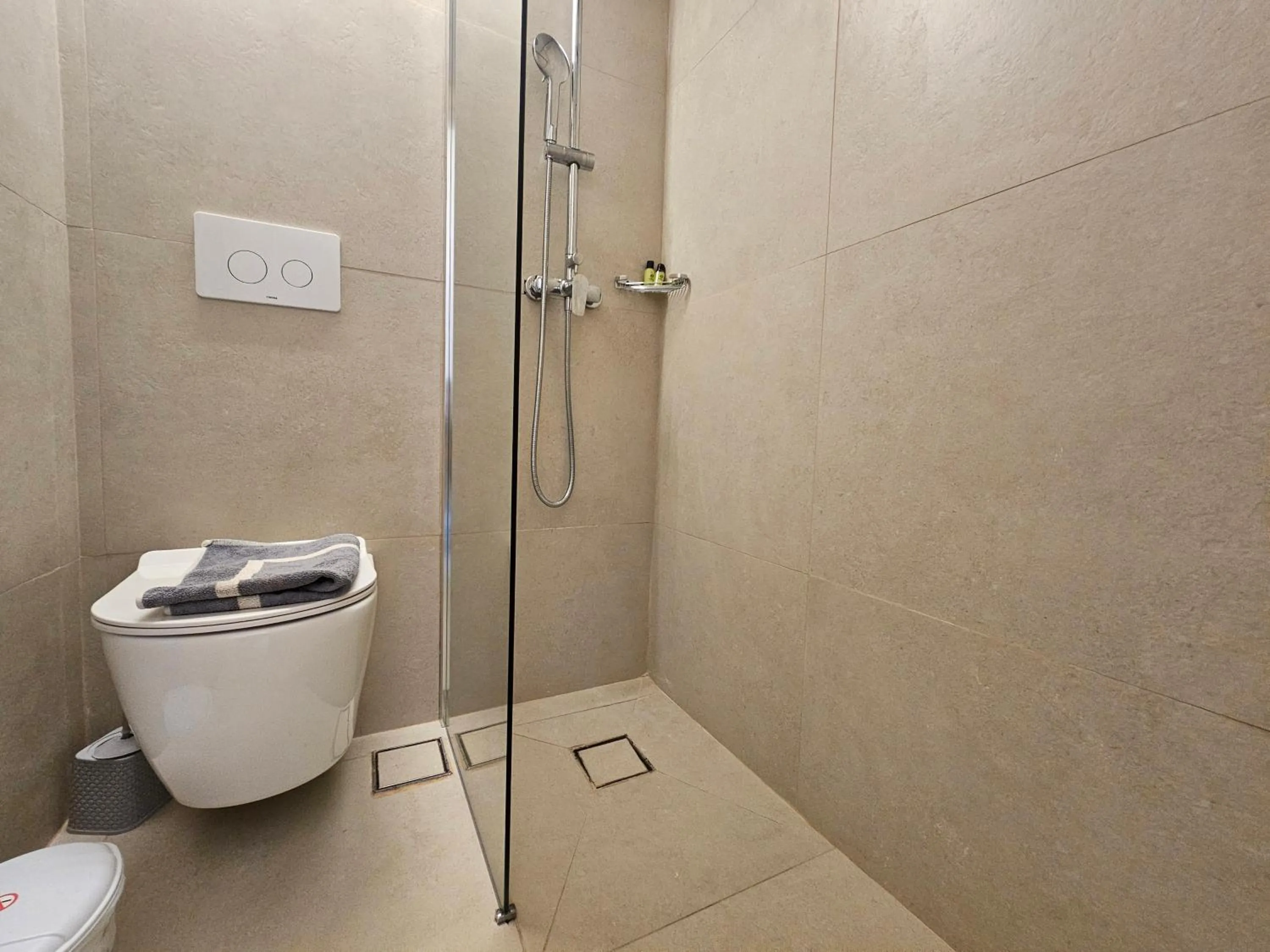 Shower in G92 City Hotel