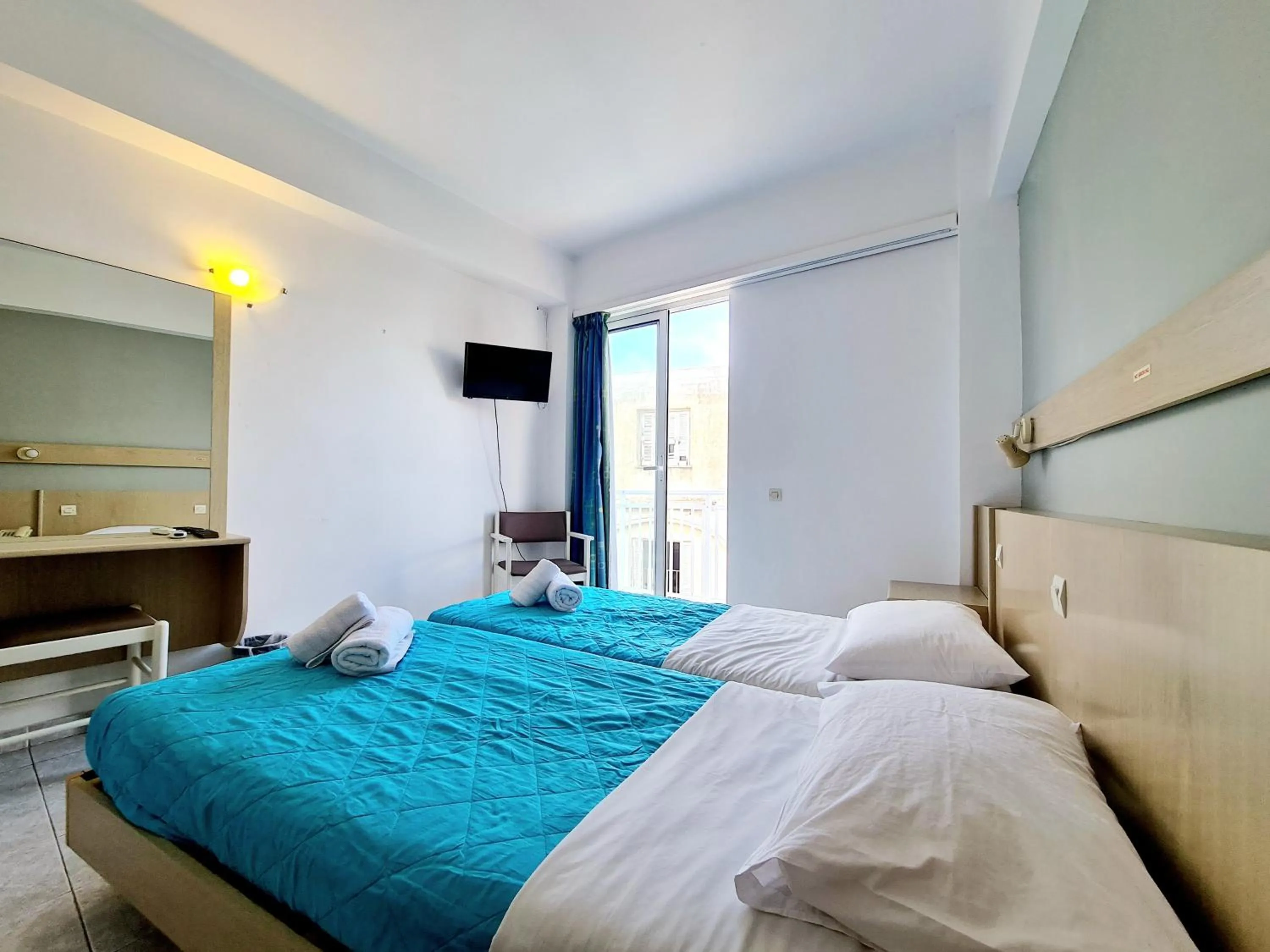 Bed in G92 City Hotel