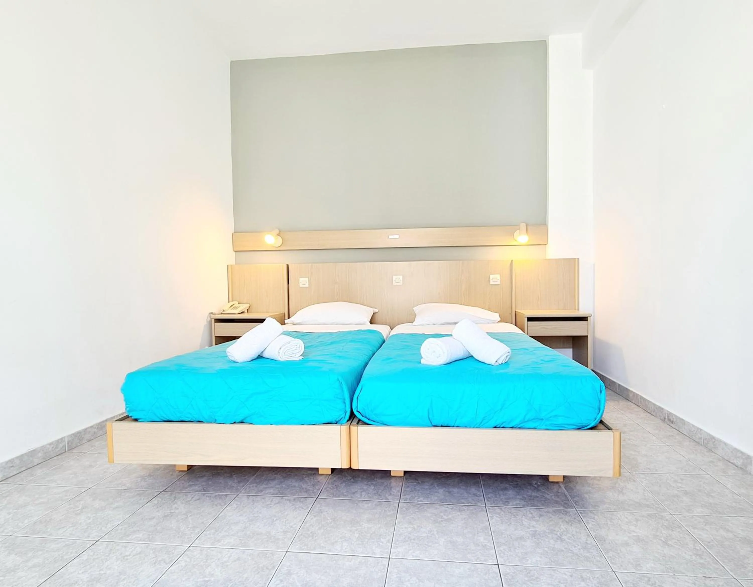 Bed in G92 City Hotel