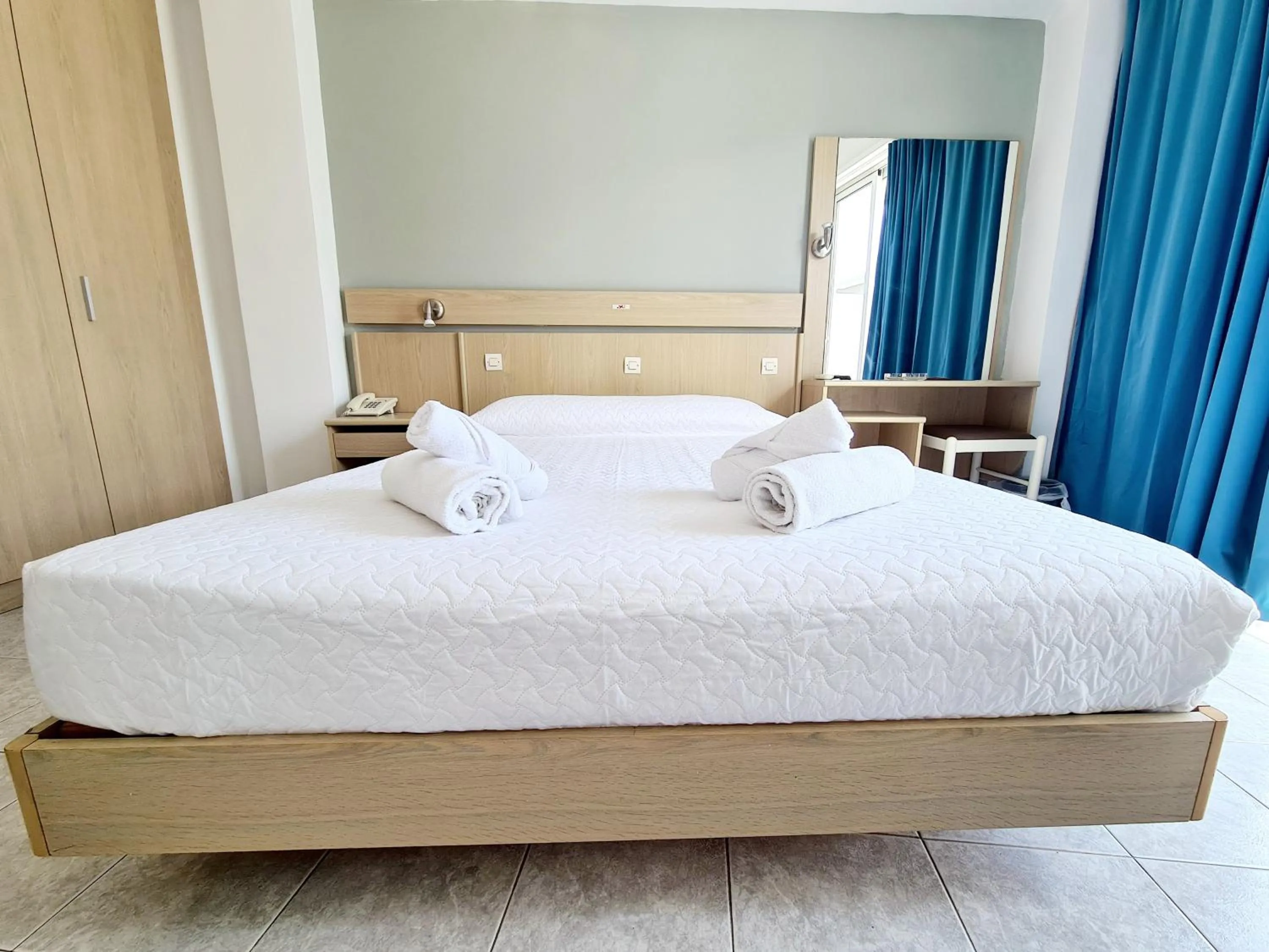 Bed in G92 City Hotel