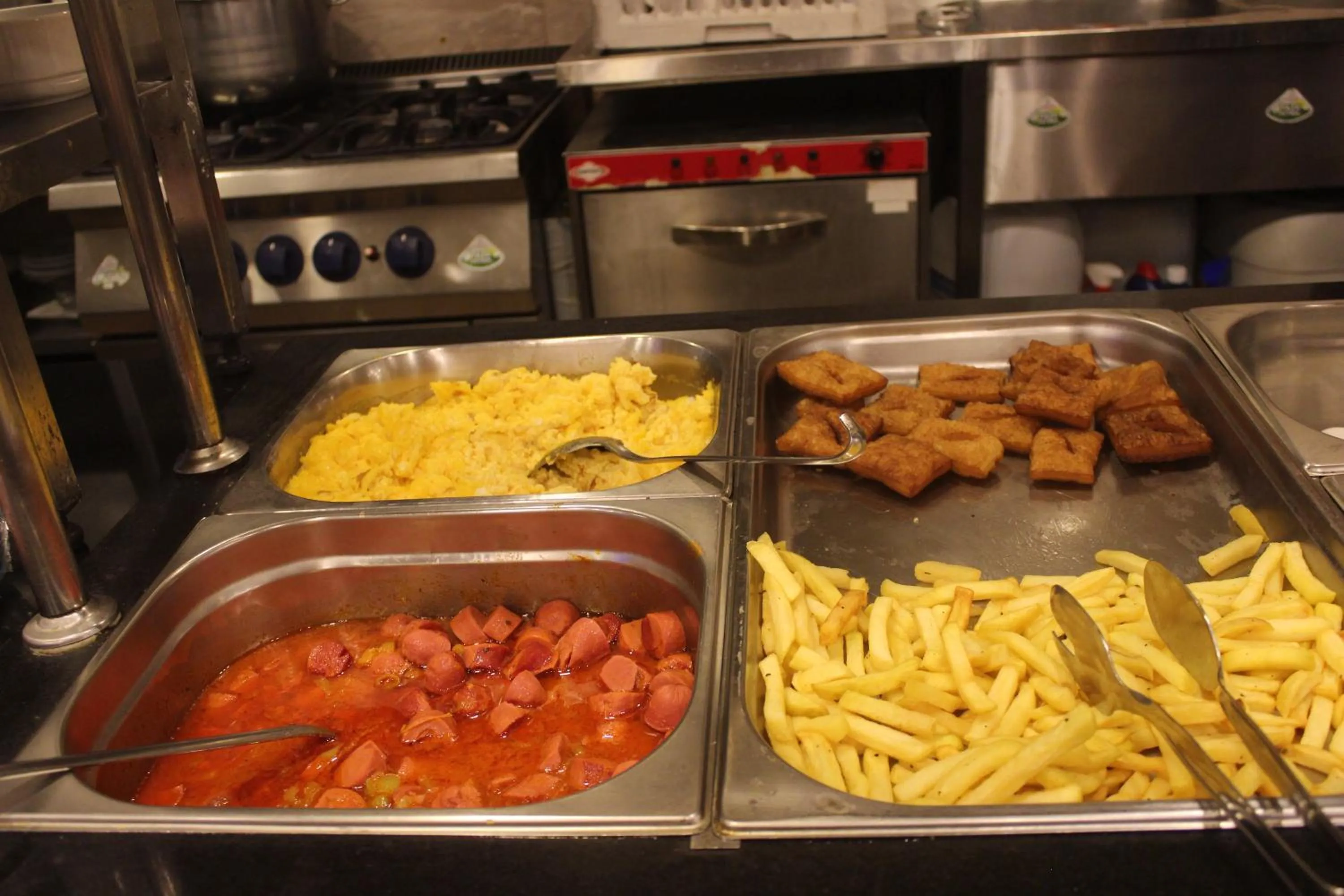 Food and drinks in GROSS HOTEL