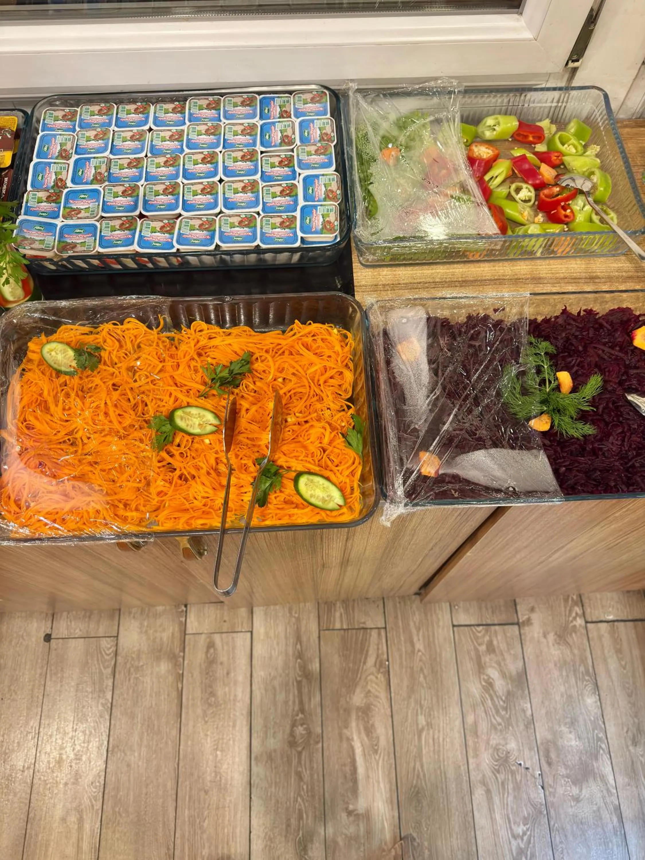 Food and drinks in GROSS HOTEL