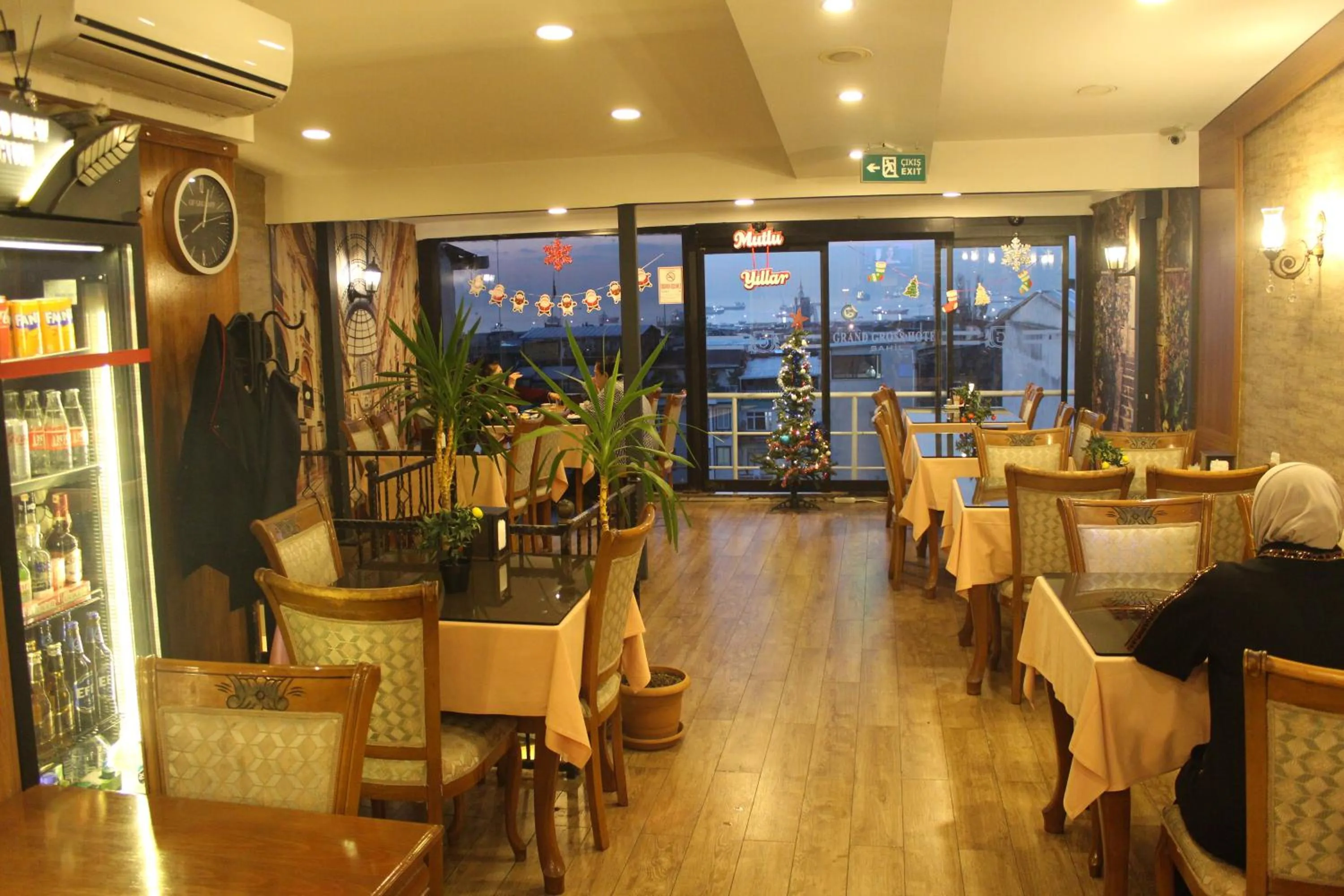 Restaurant/places to eat in GROSS HOTEL