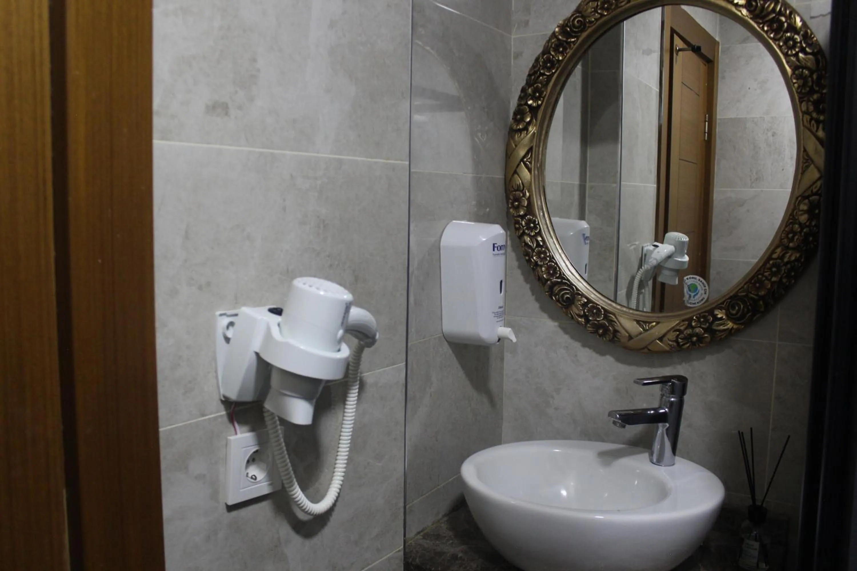 Toilet in GROSS HOTEL