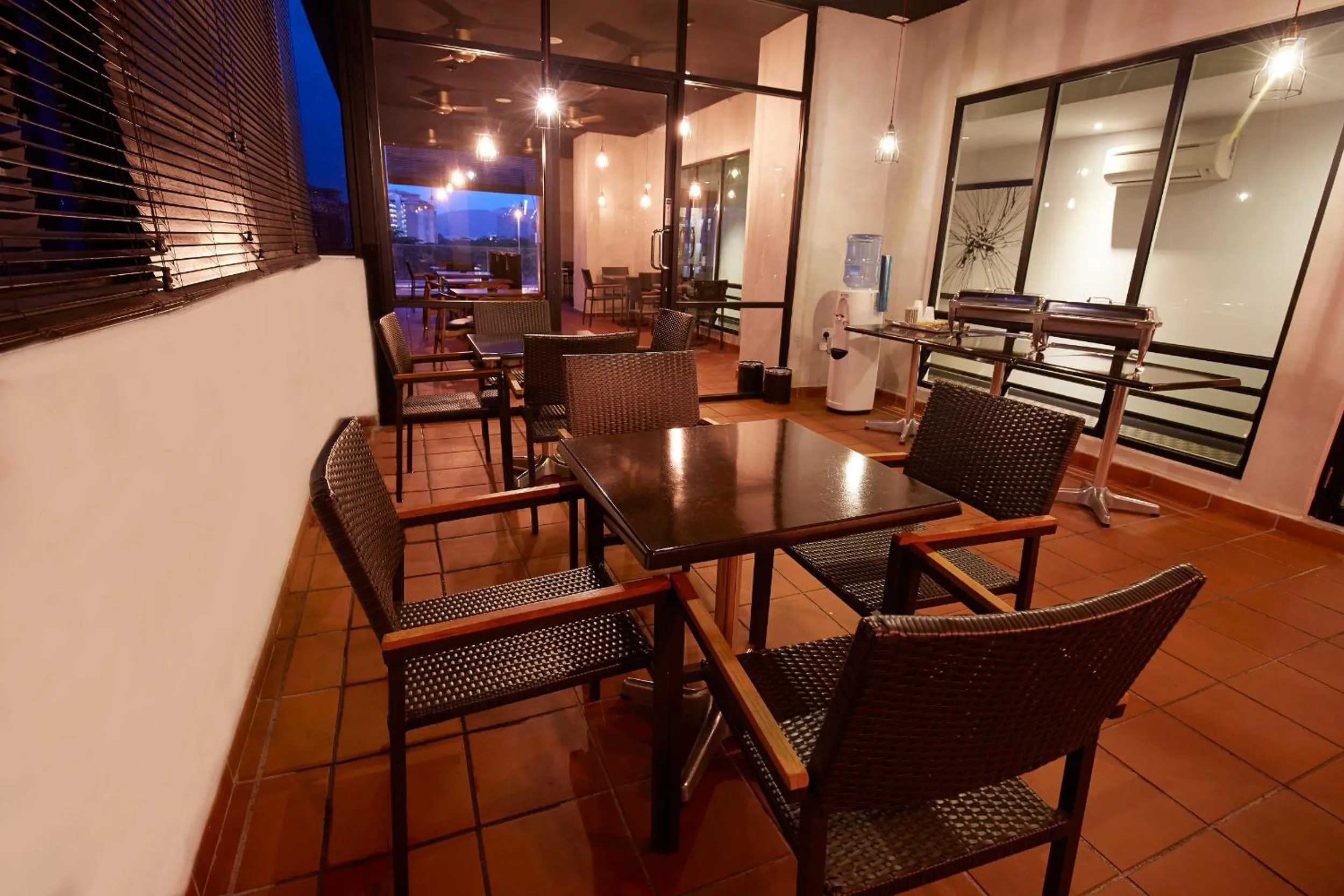 Restaurant/places to eat in Sakura Boutique Hotel