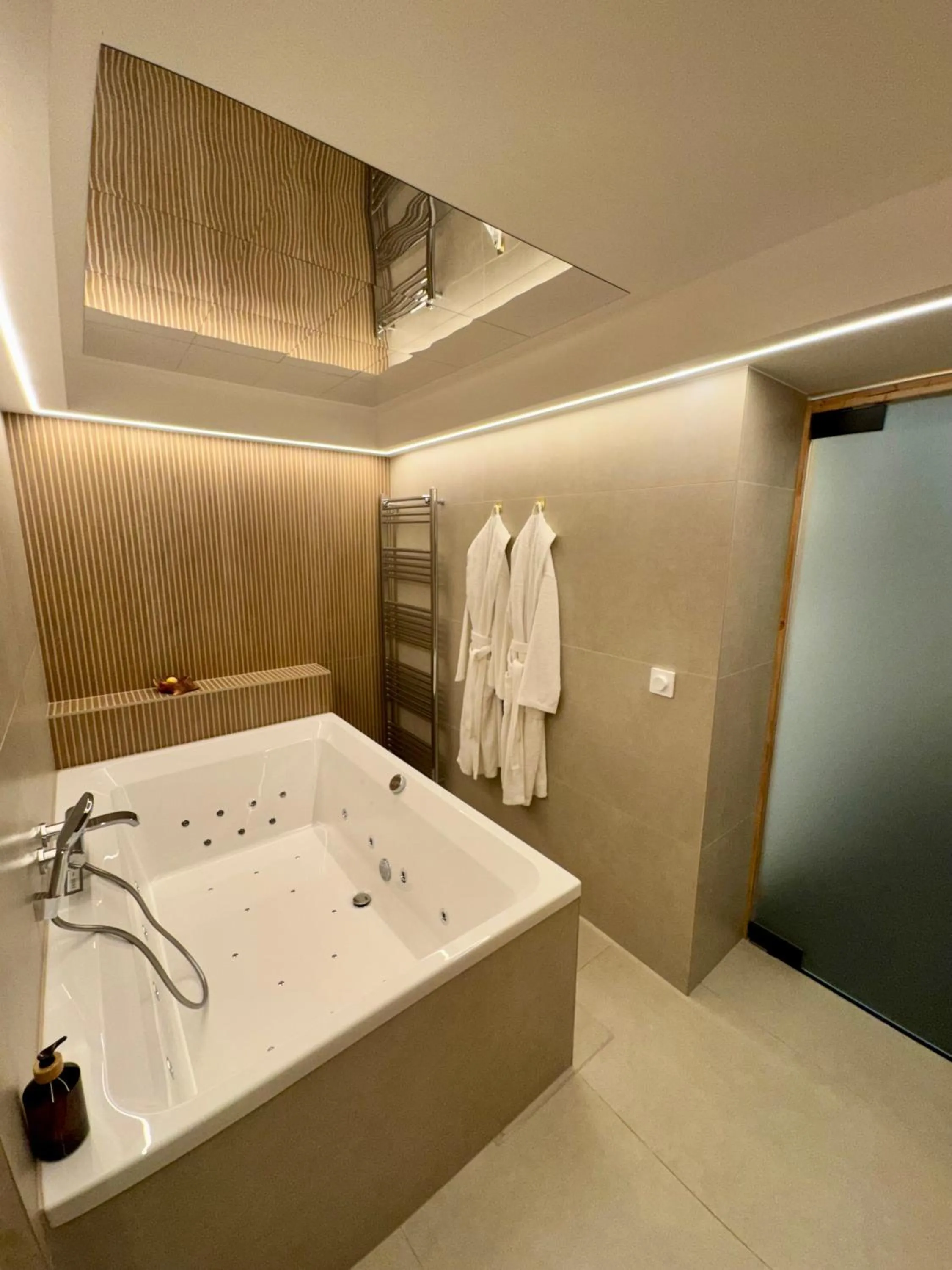 Hot Tub in Hotel de Maître de Vaughan