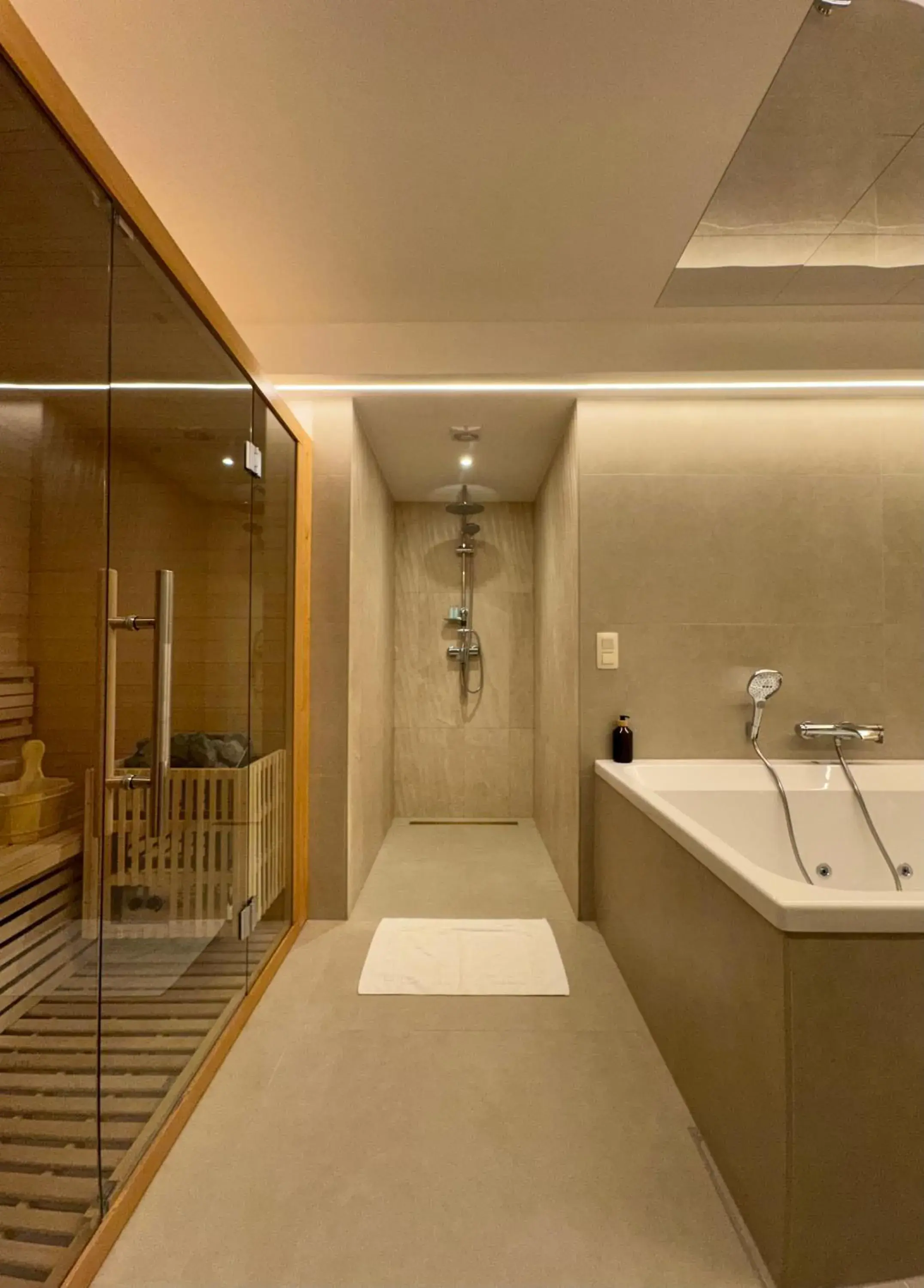 Double Room with Spa Bath in Hotel de Maître de Vaughan Double Room with Spa Bath in Hotel de Maître de Vaughan