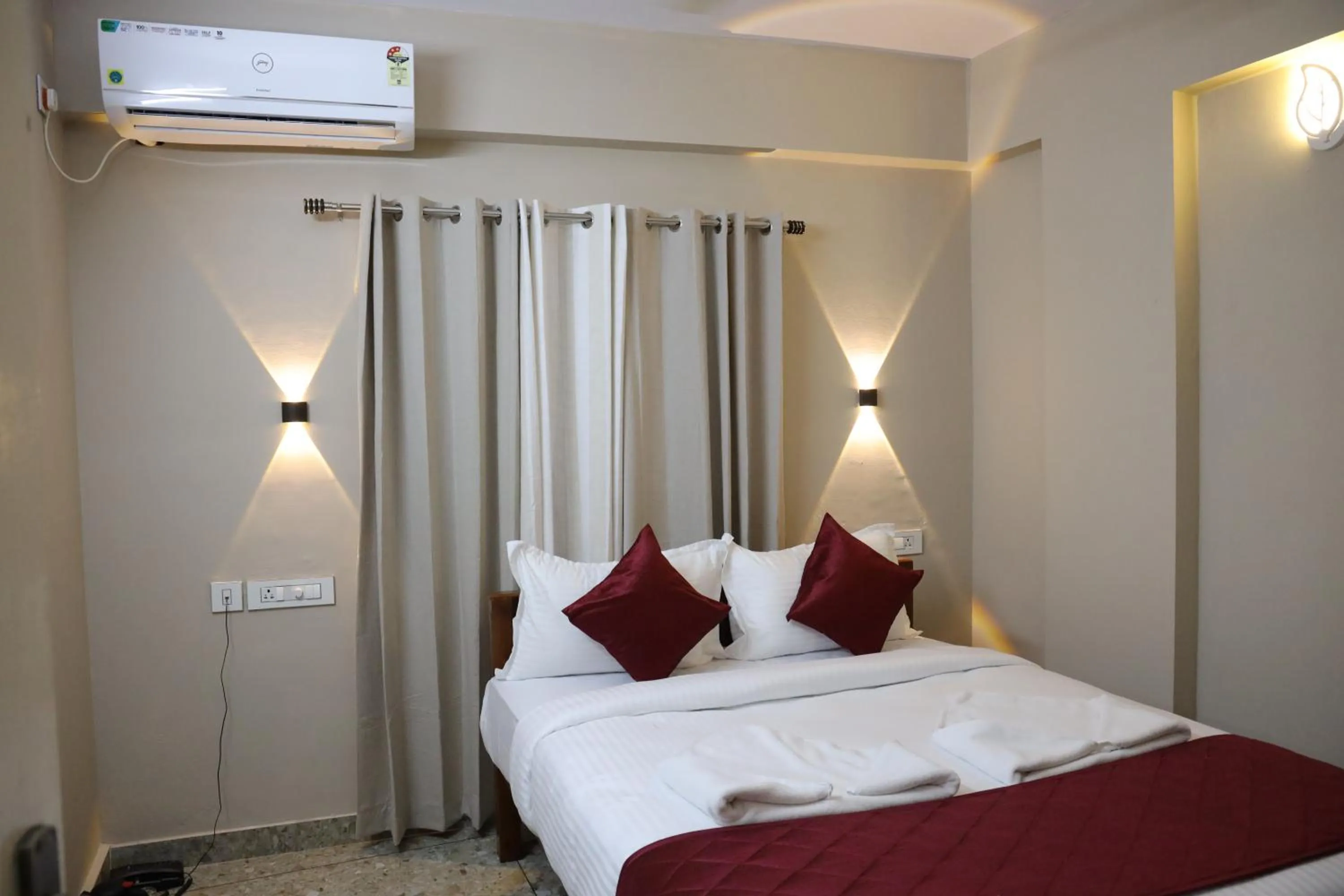 Bed in Dreams Paradise Airport Residency