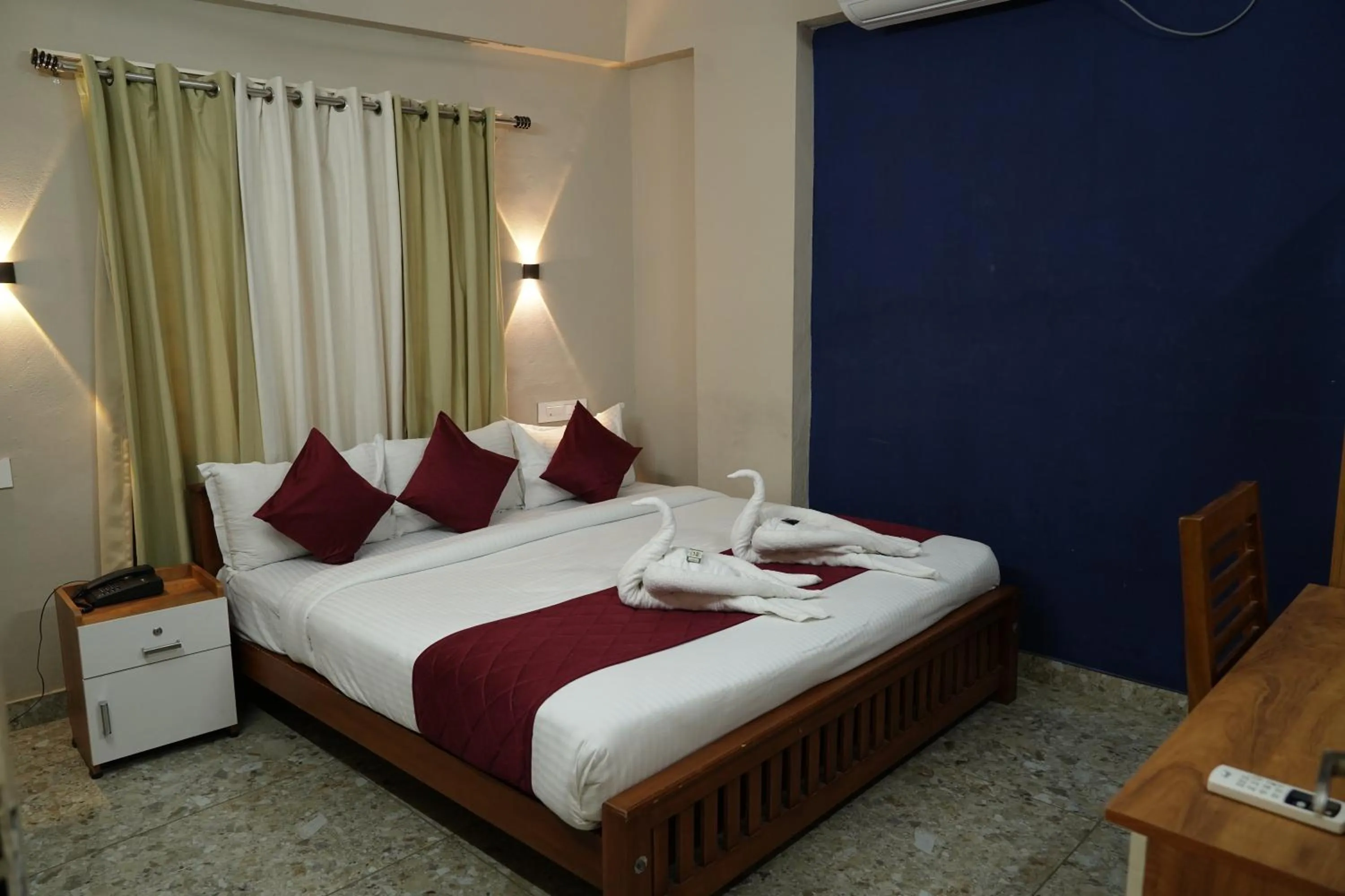 Bed in Dreams Paradise Airport Residency