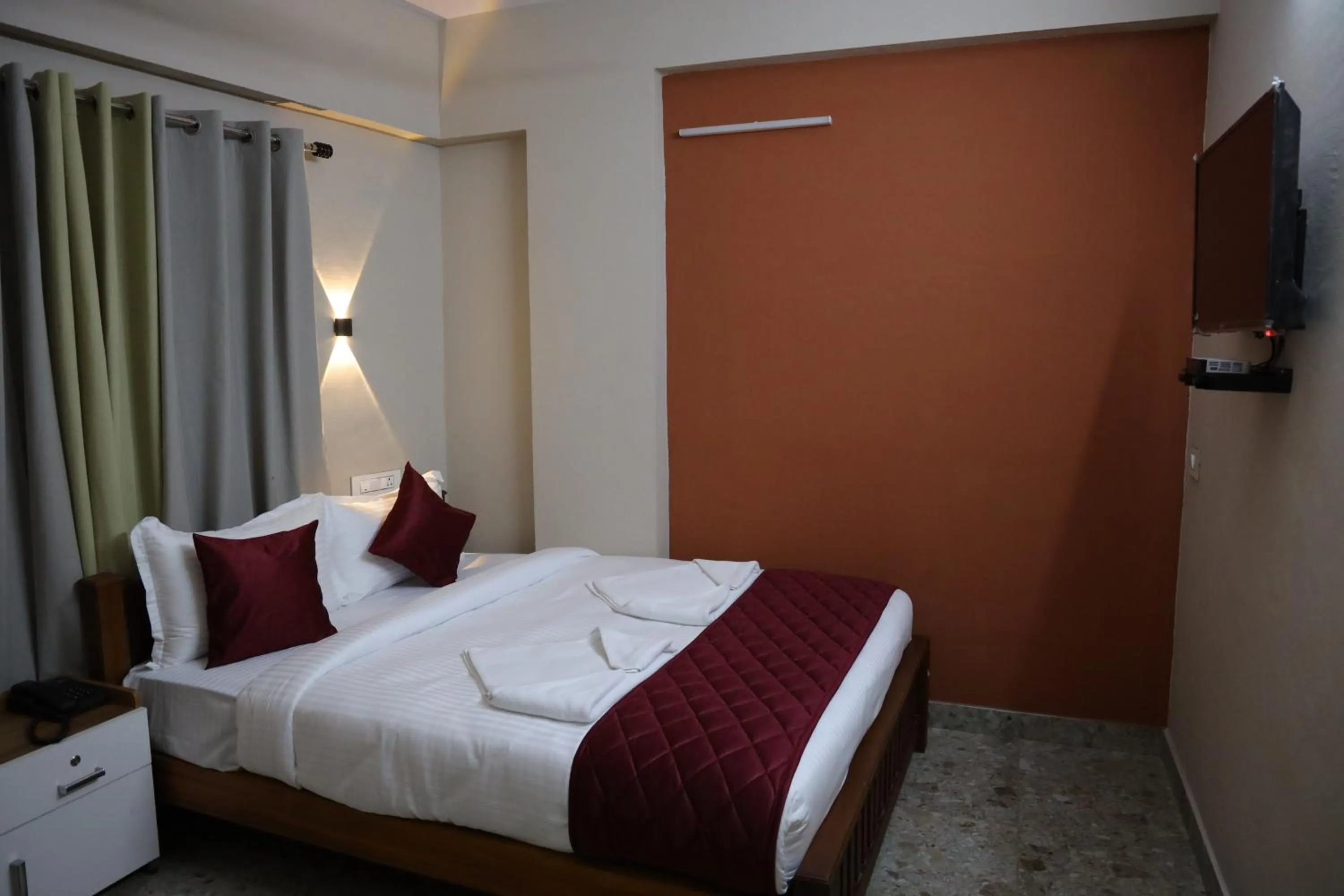 Communal lounge/ TV room, Bed in Dreams Paradise Airport Residency