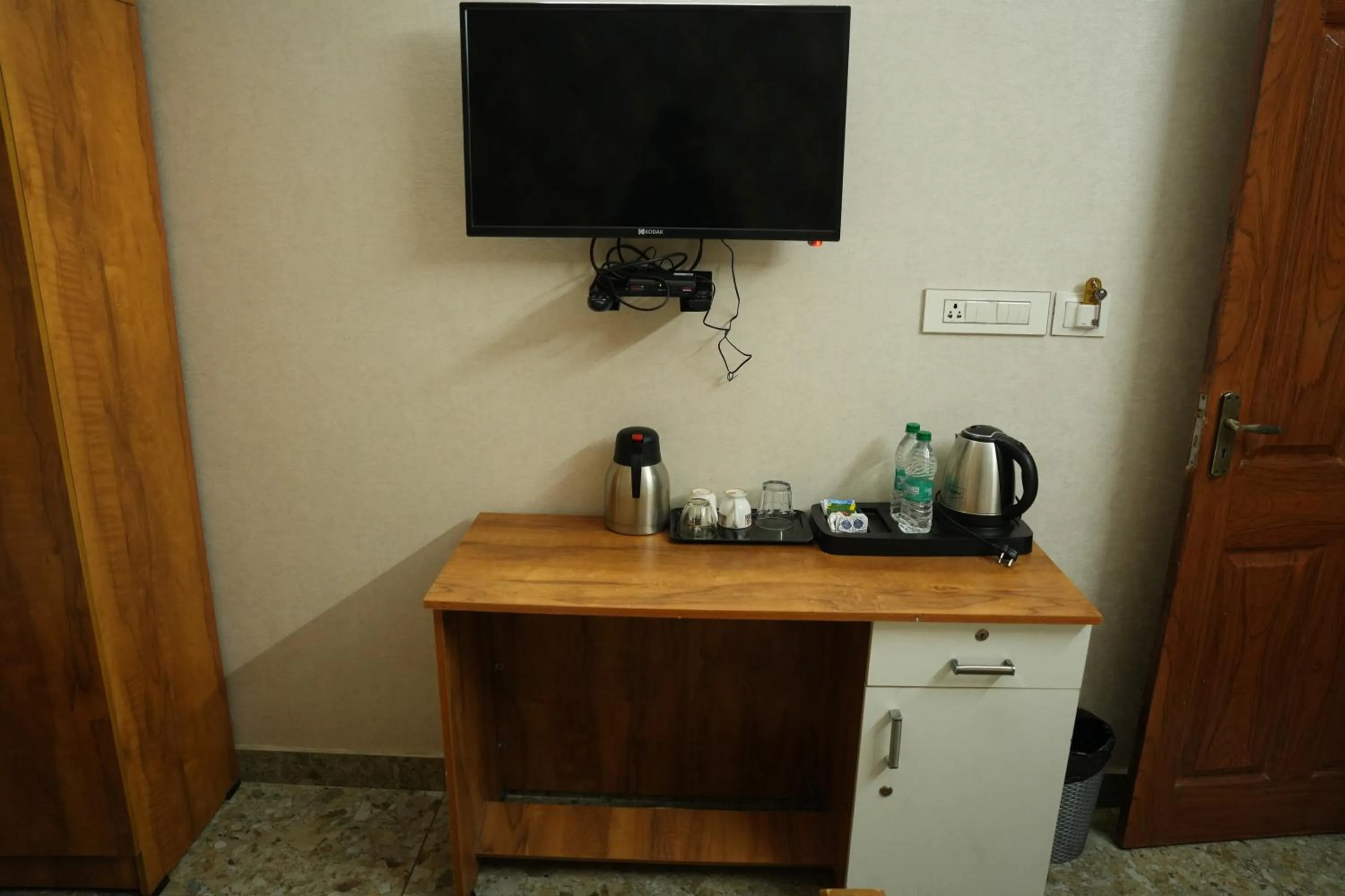 TV and multimedia in Dreams Paradise Airport Residency