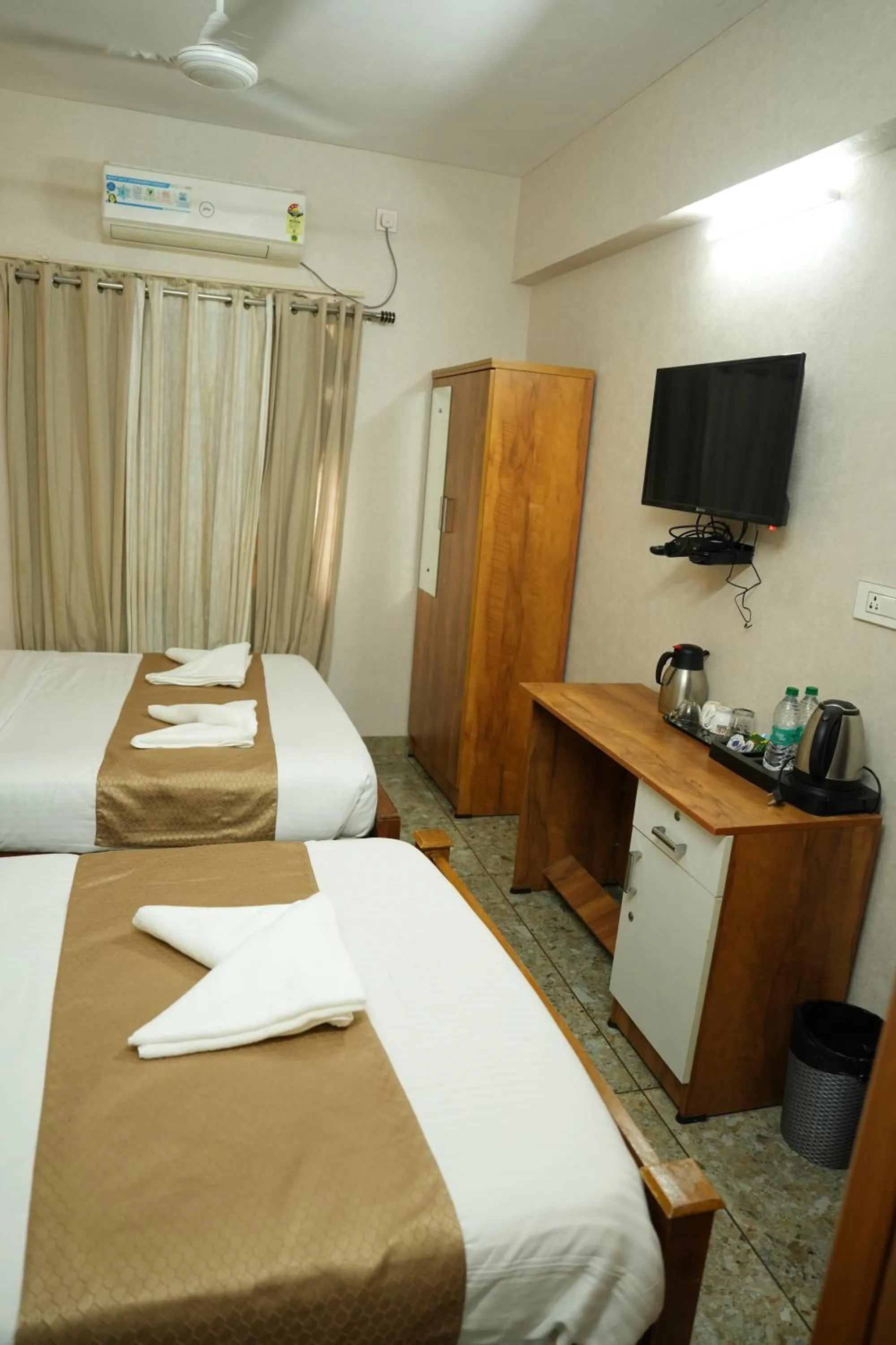 Bed in Dreams Paradise Airport Residency