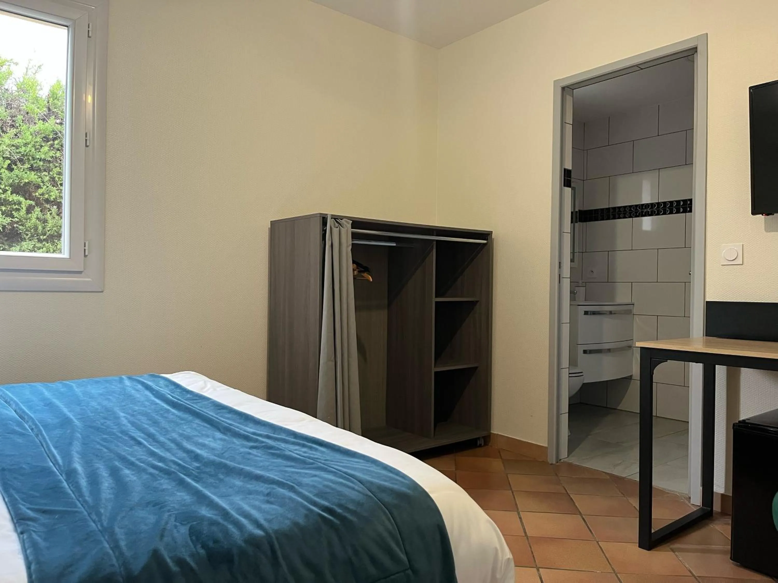 Standard Single Room with Shower in Le Gîte du Festival Sud Aqua - Avignon TGV