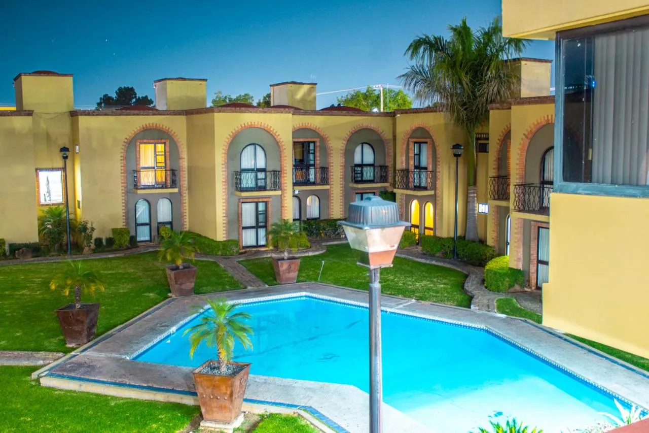 Swimming pool in Hotel Villa Capri