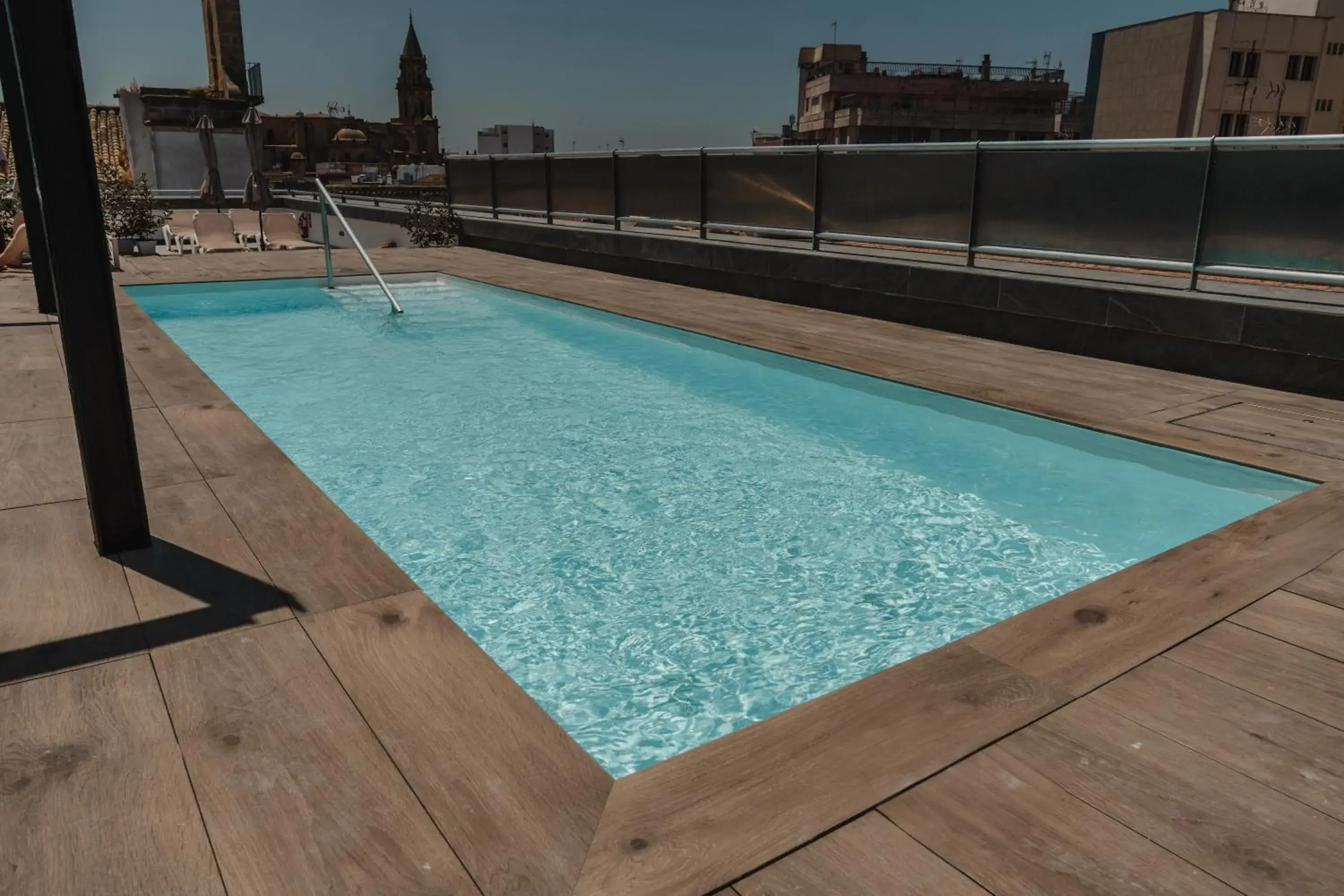 Swimming pool in esZentrico Suites Jerez Swimming pool in esZentrico Suites Jerez