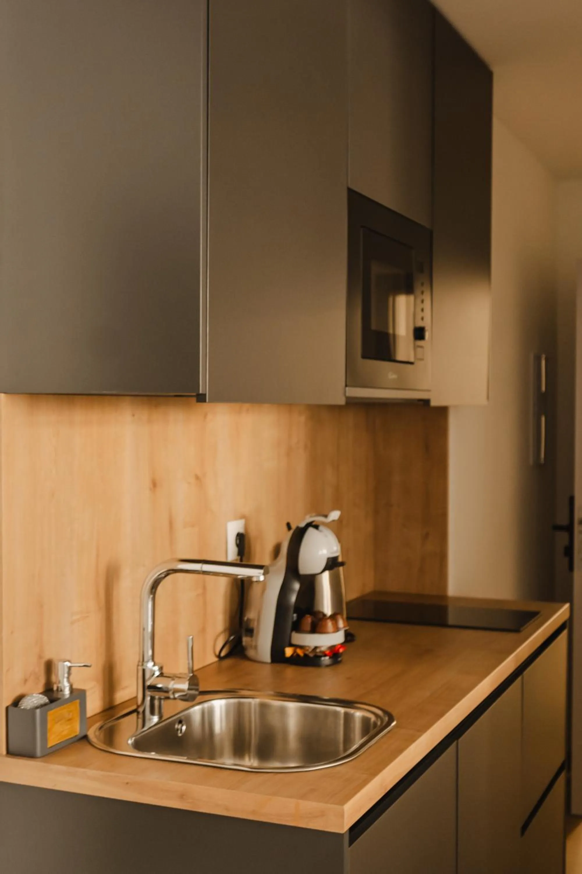 Kitchen or kitchenette in esZentrico Suites Jerez