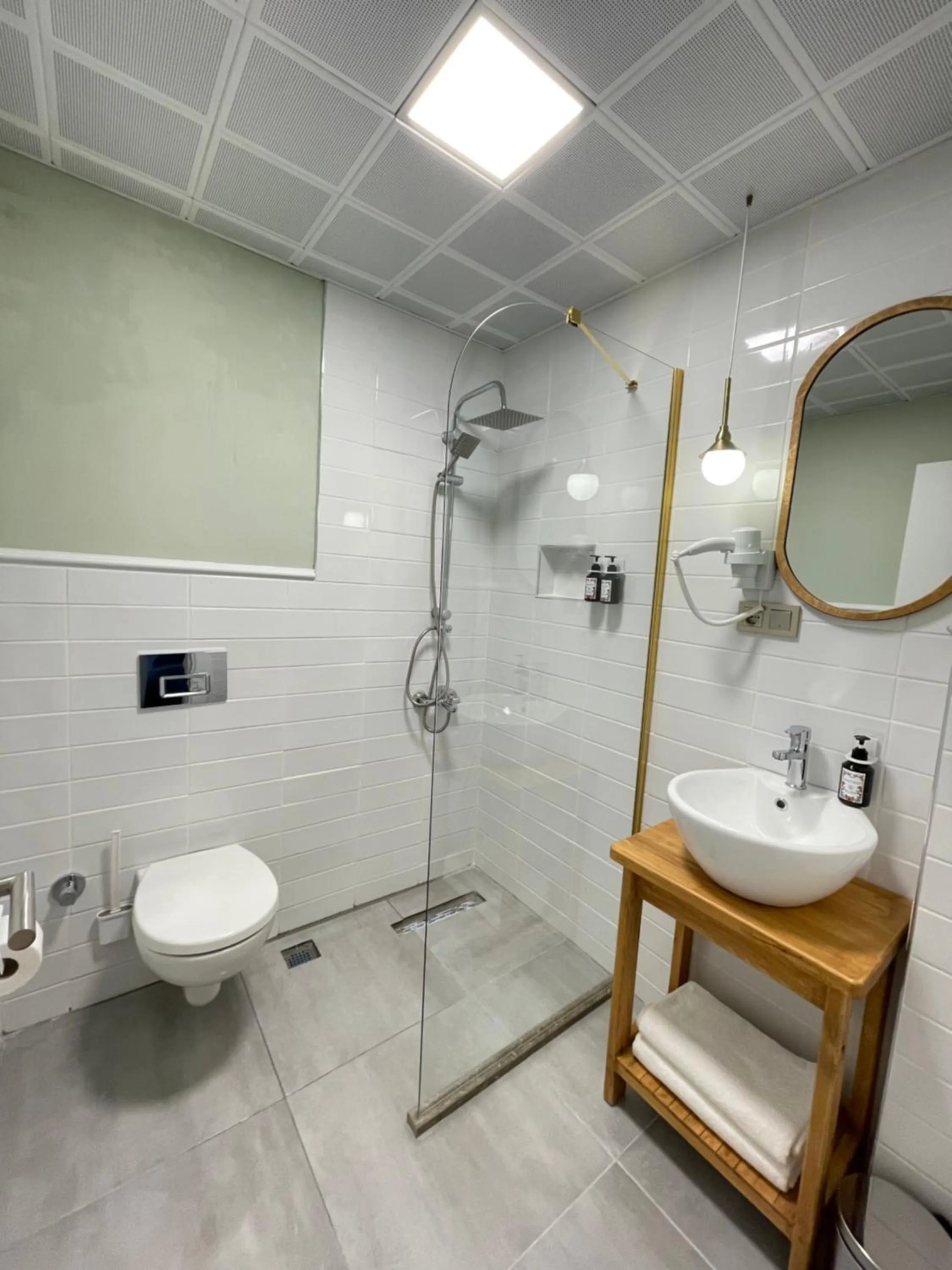 Shower in Meshk Airport Hotel