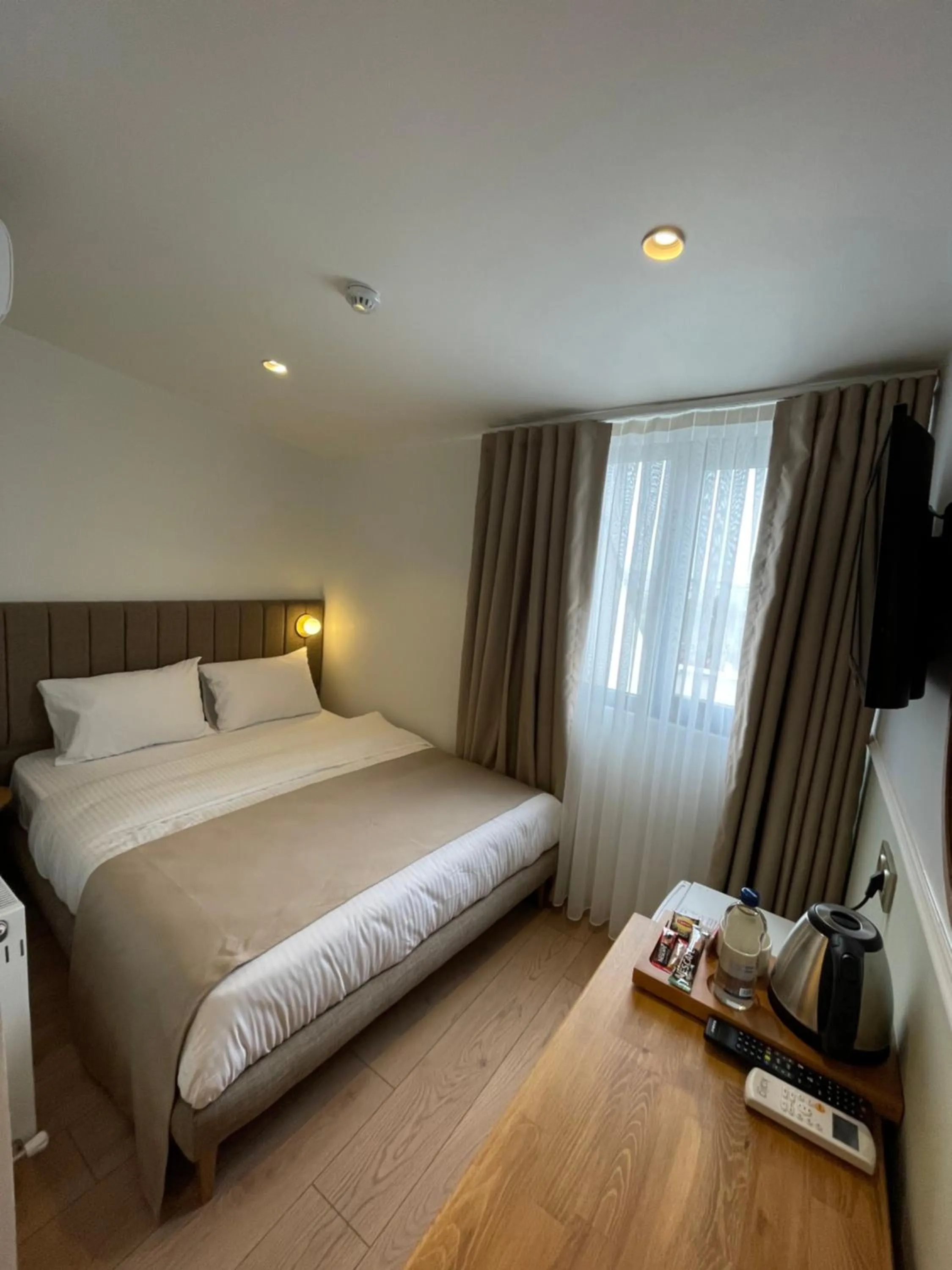 Bed in Meshk Airport Hotel