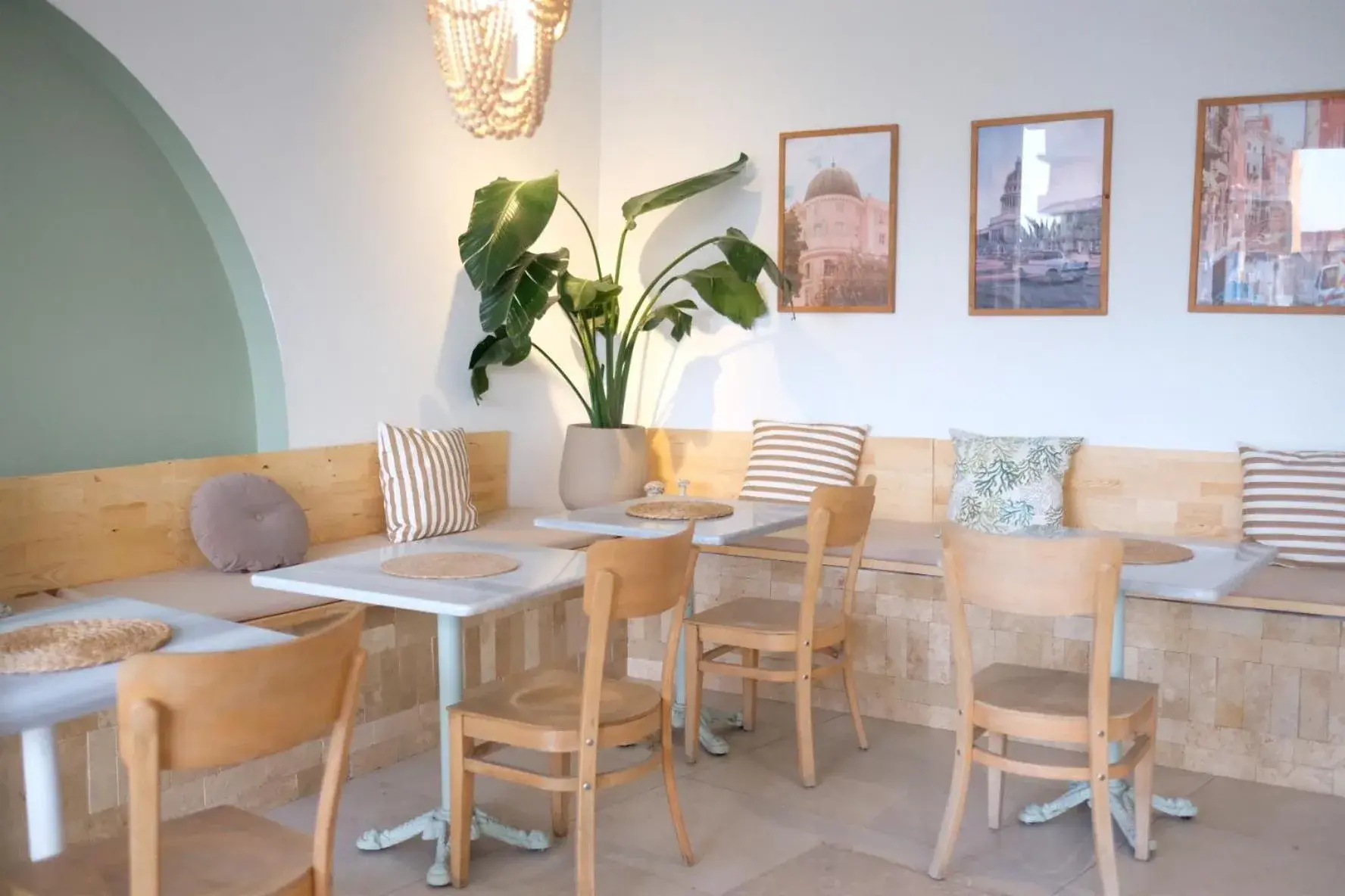 Property building in Meshk Airport Hotel Property building in Meshk Airport Hotel