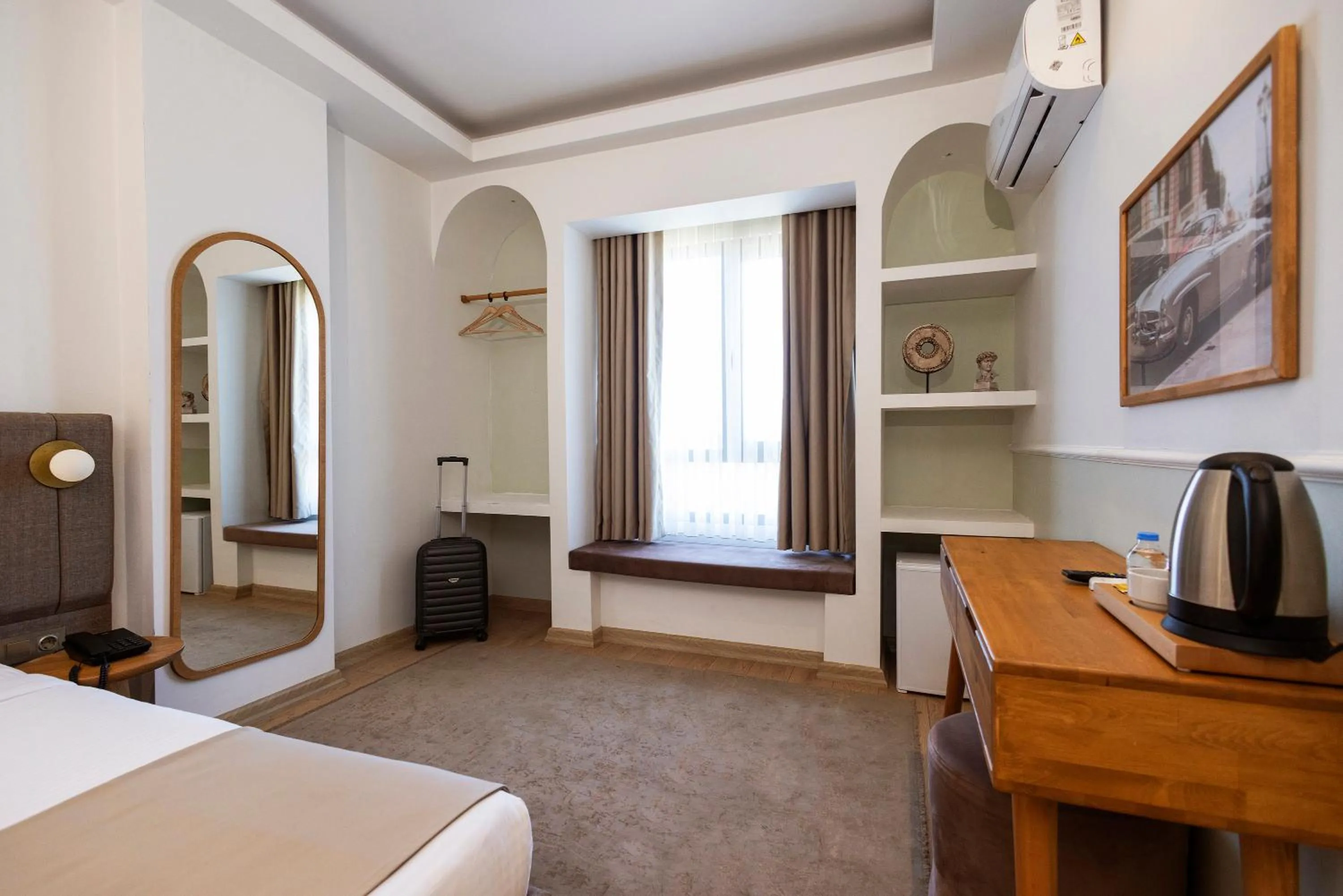 Photo of the whole room, Bed in Meshk Airport Hotel