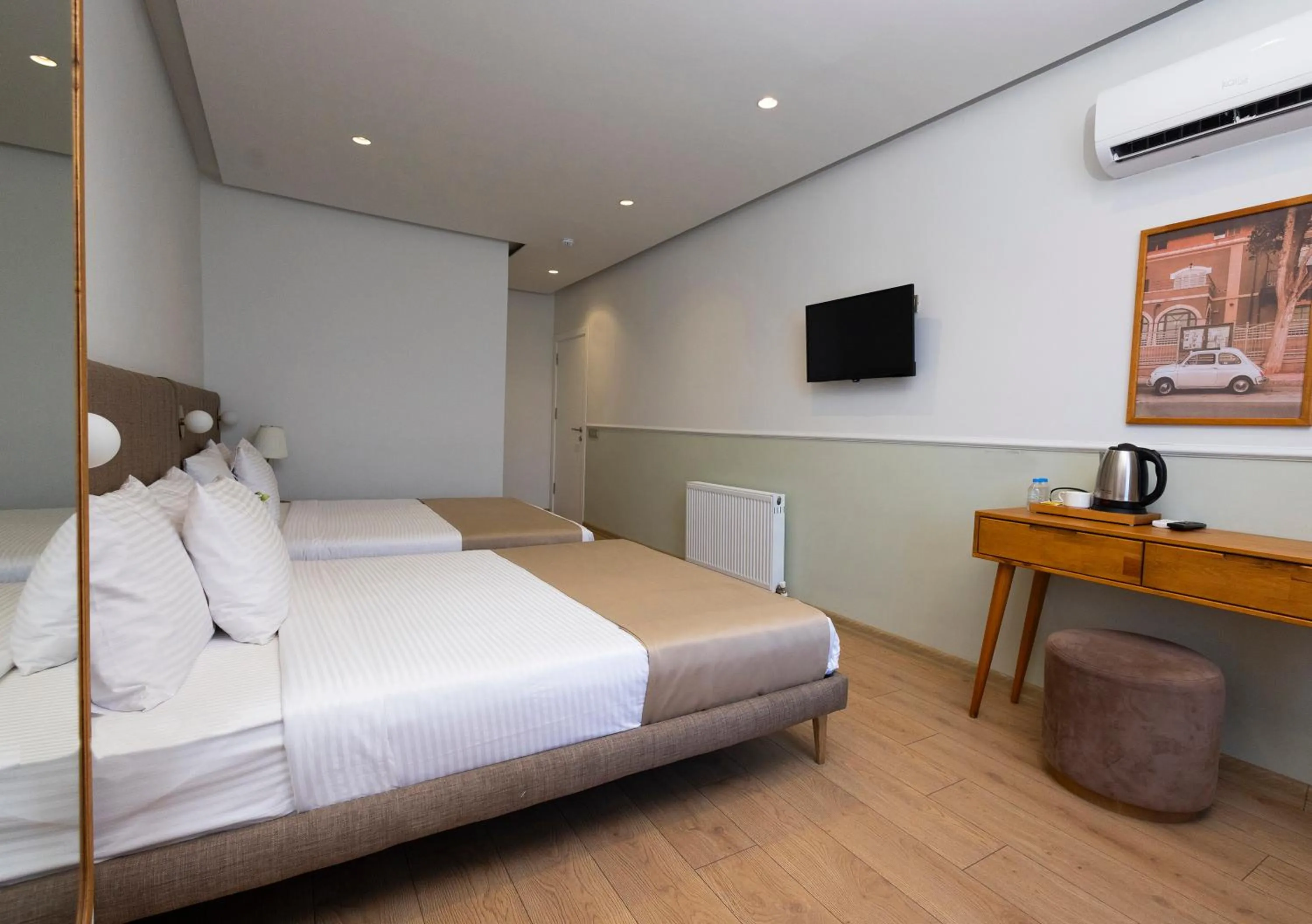 Photo of the whole room, Bed in Meshk Airport Hotel