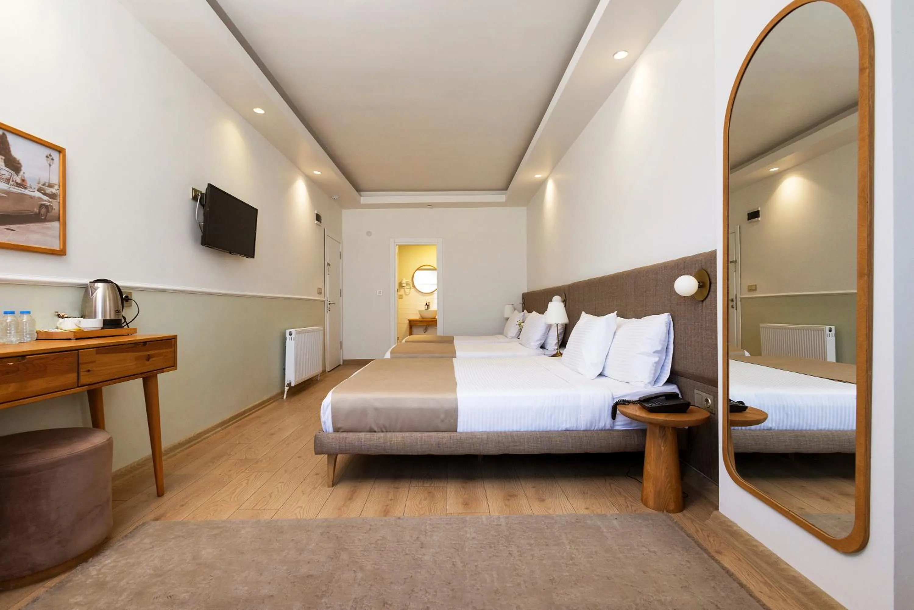 Photo of the whole room, Bed in Meshk Airport Hotel