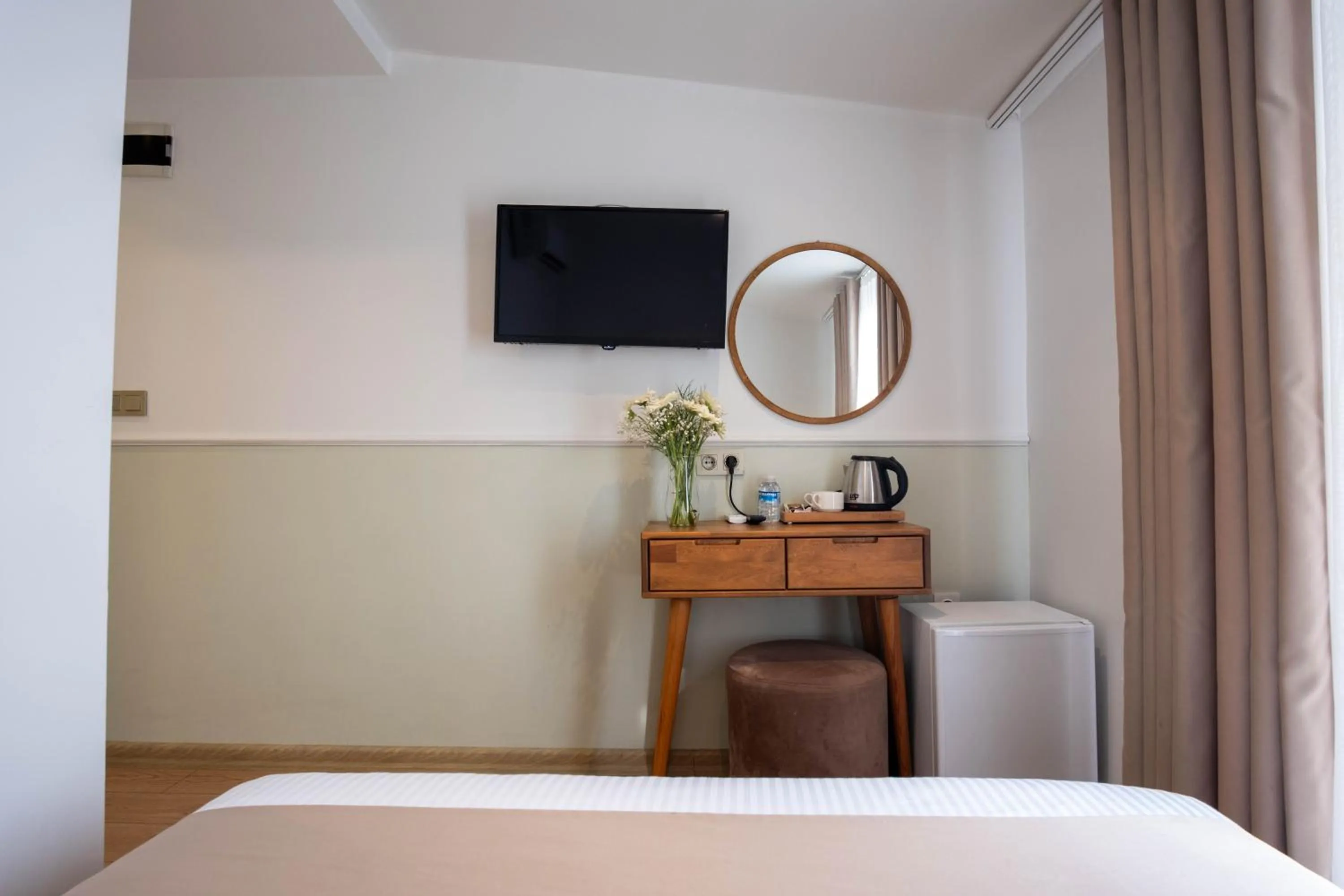 Bed in Meshk Airport Hotel