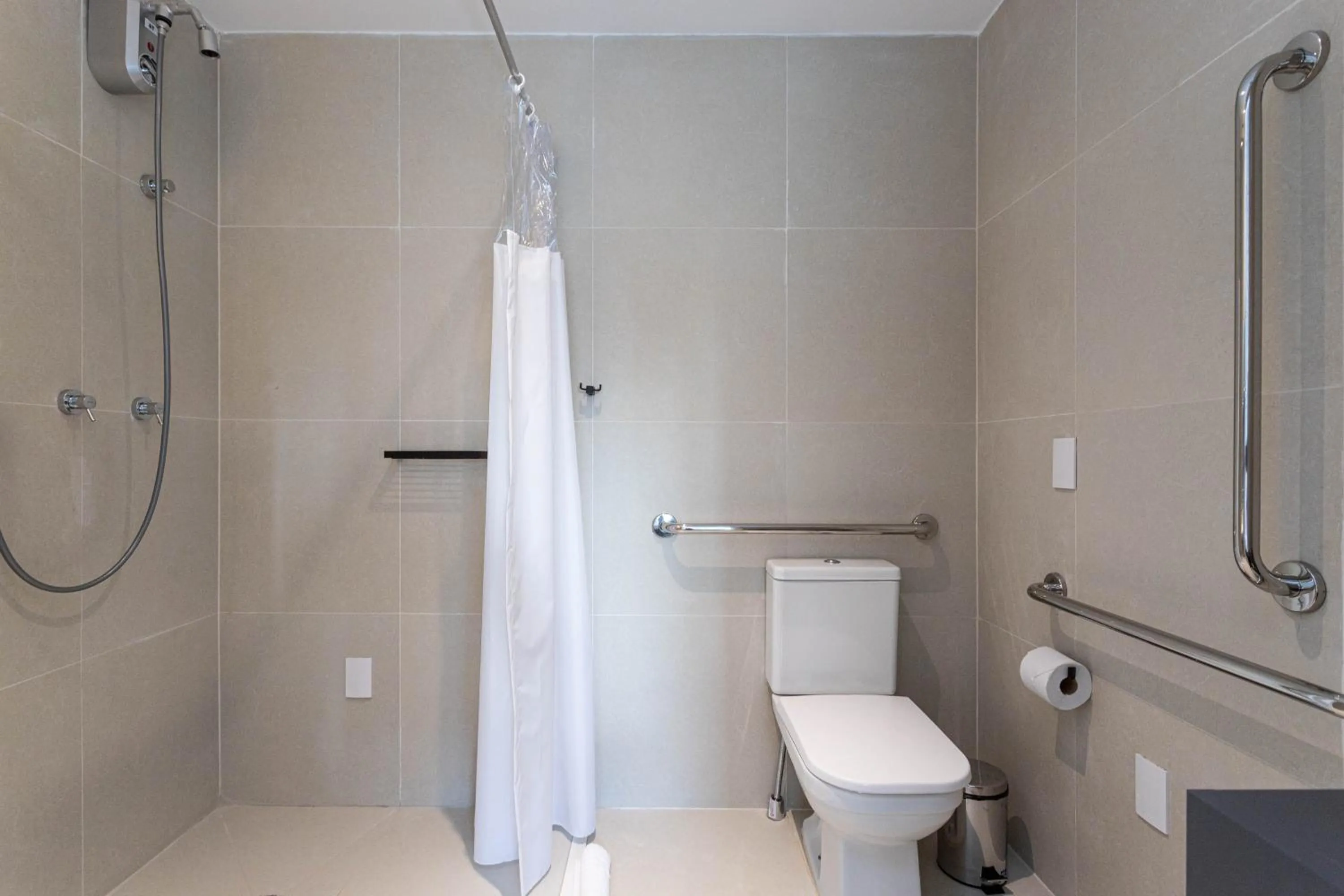 Shower in House of Charlie Vila Mariana