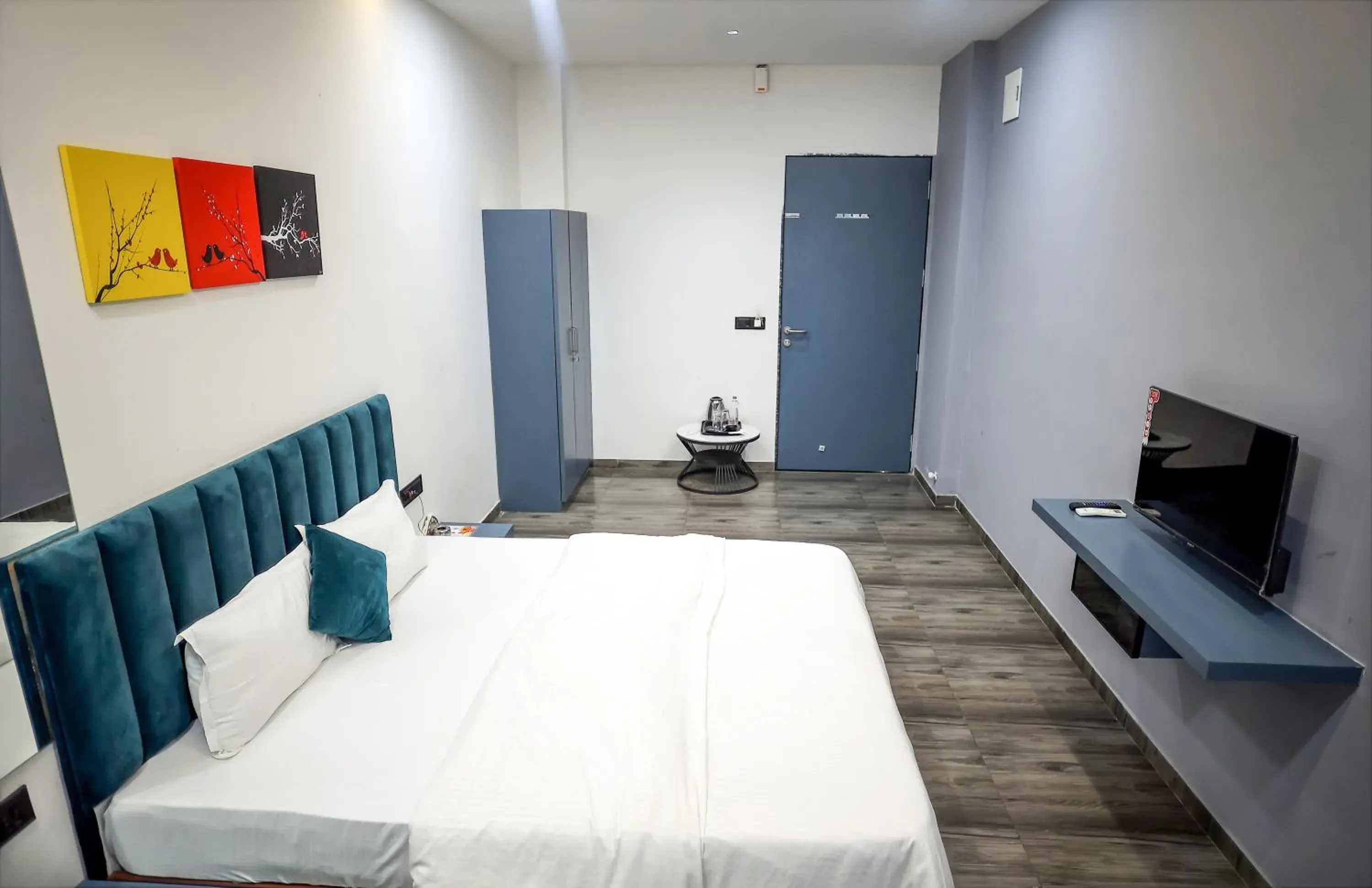 Communal lounge/ TV room, Bed in HOTEL THE PARKER INN By KBNT GROUP Communal lounge/ TV room, Bed in HOTEL THE PARKER INN By KBNT GROUP